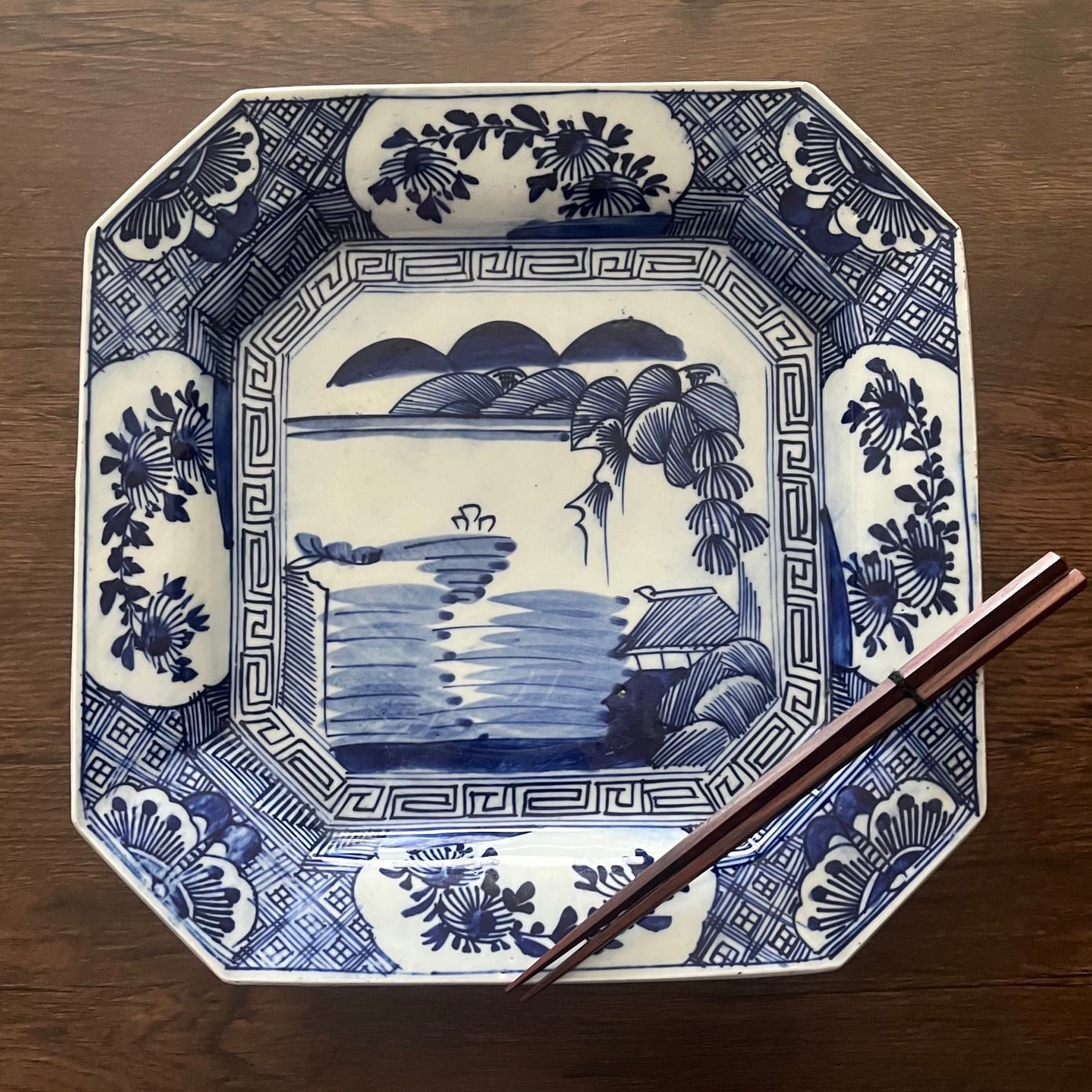 伊万里 染付 山水文 大角皿（江戸幕末期）｜30cm×30cm 高さ5cm | 古