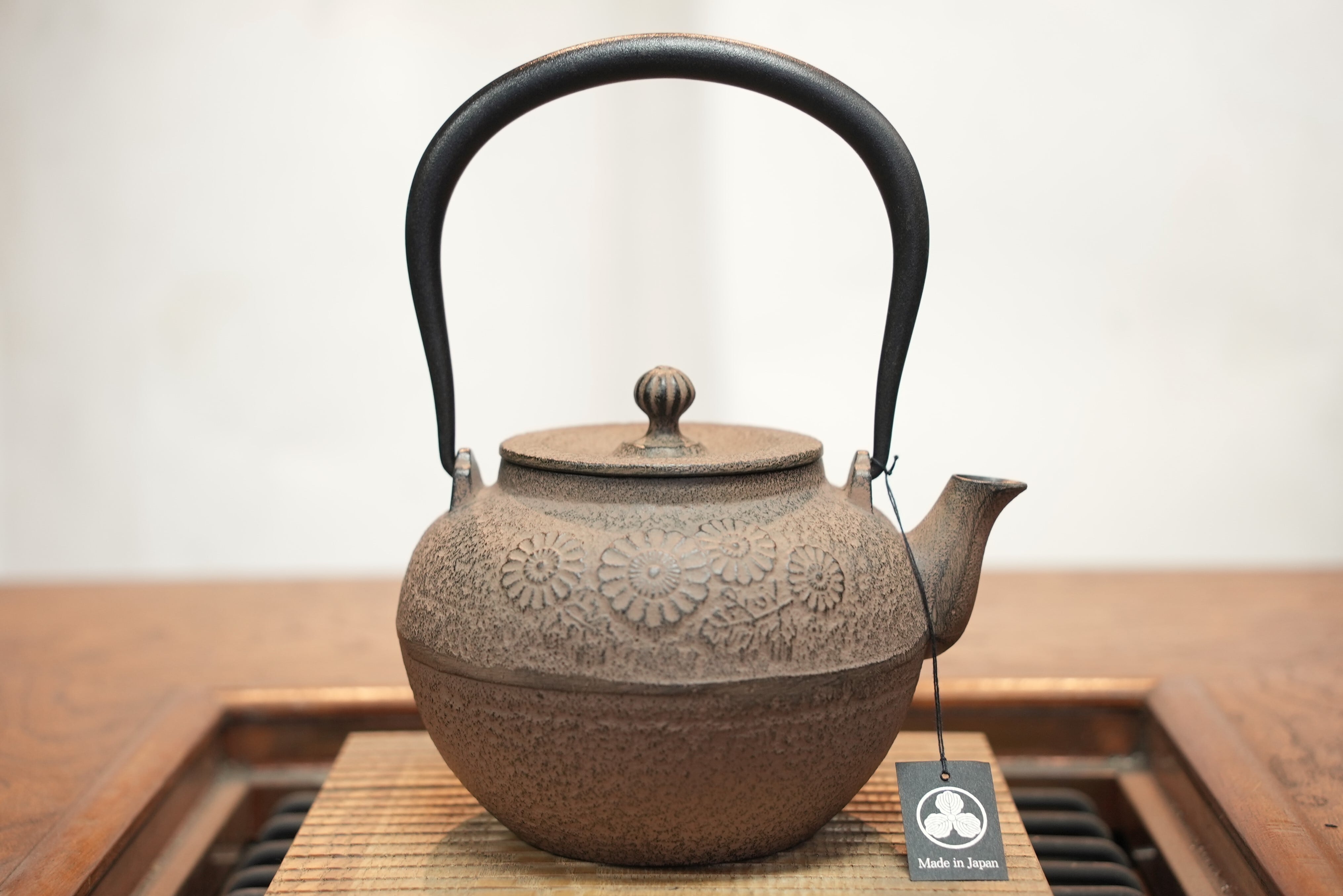 受注生産品)南部鉄器 鉄瓶 宝徳菊 ひさご色 0.8L | 1848年創業 南部