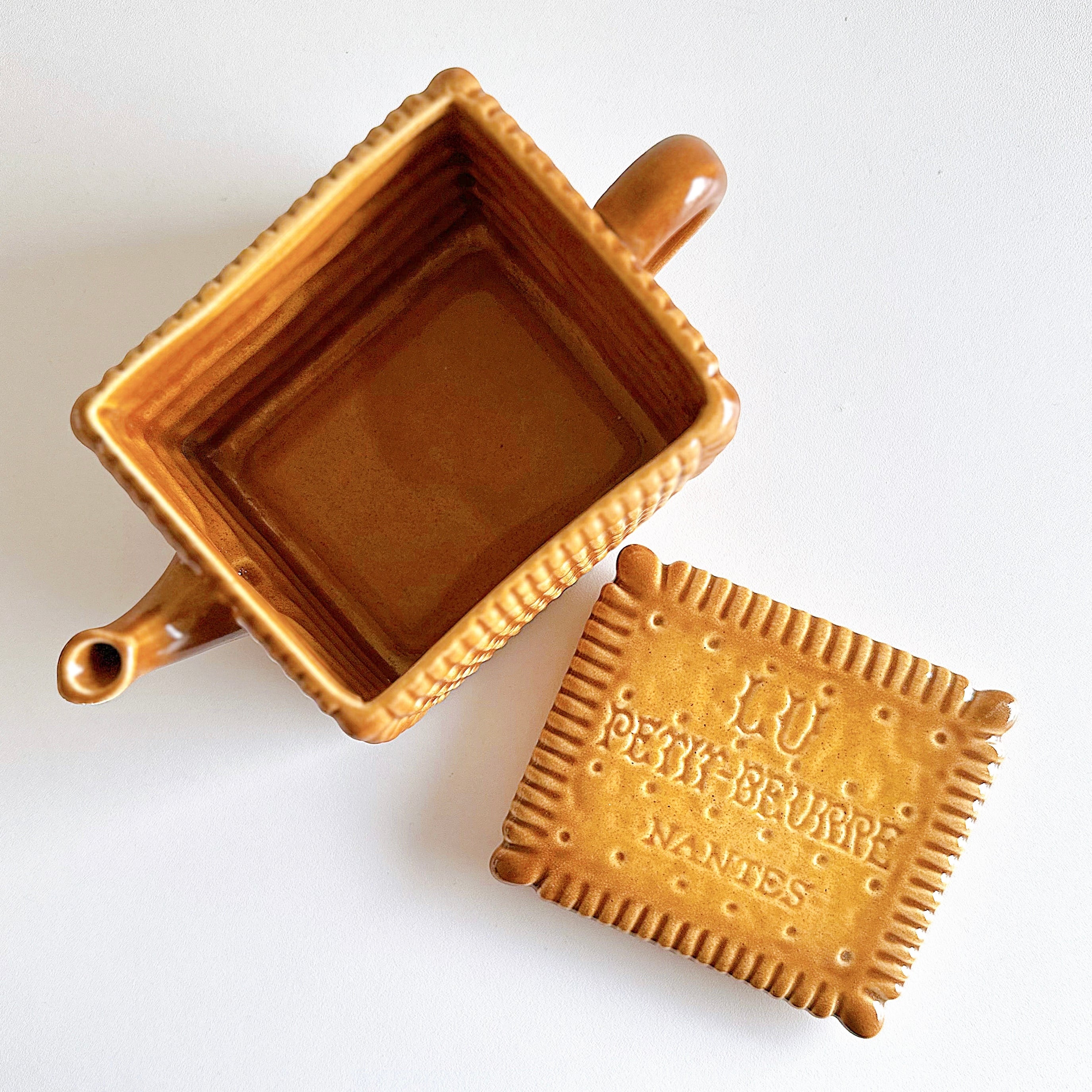 LU PETIT BEURRE ビスケット型のティーポット（フランス） | ぽわにえ