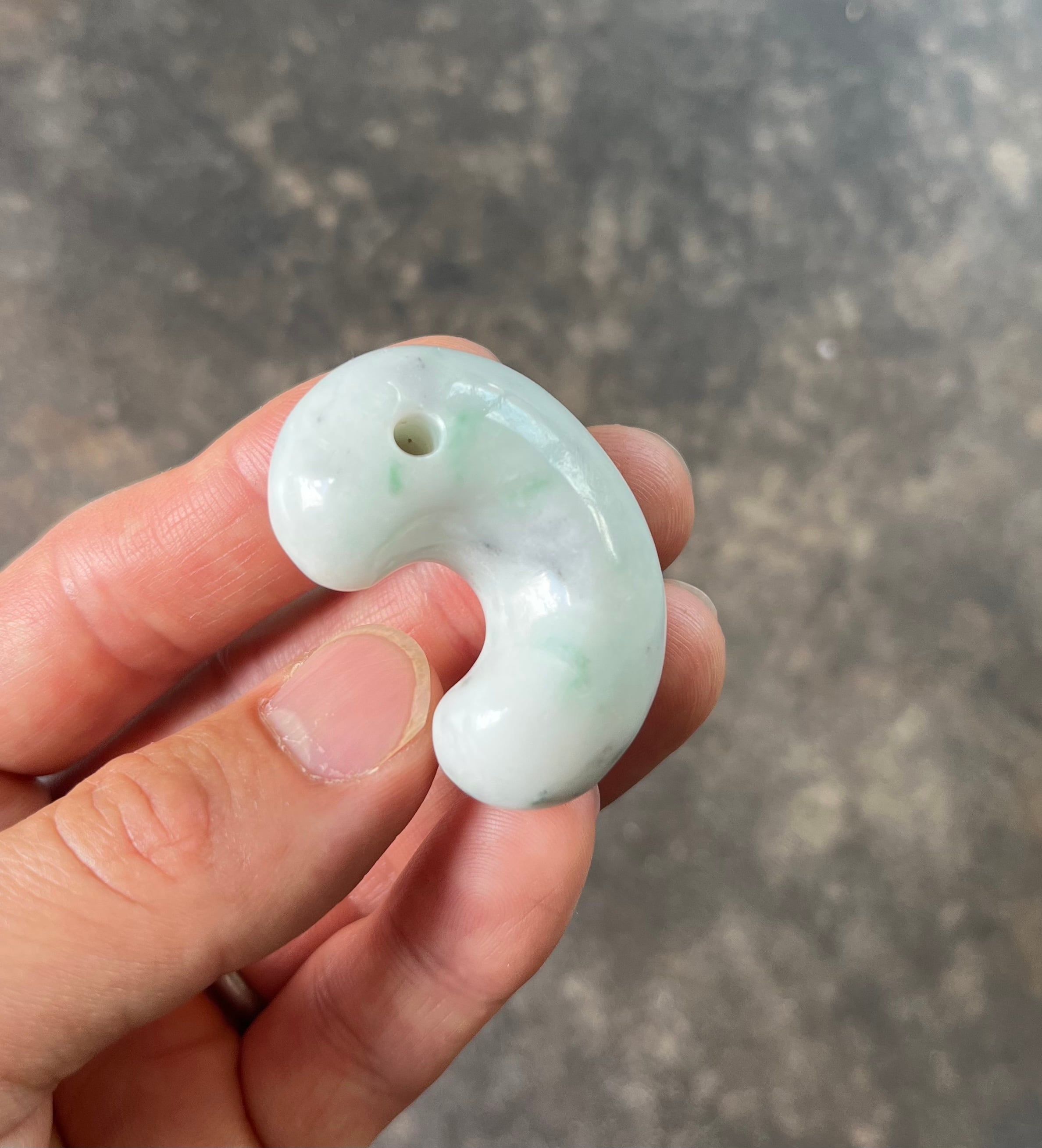武藤玄功作 糸魚川翡翠 特大40mm勾玉 白色美石 | グローバルポケット