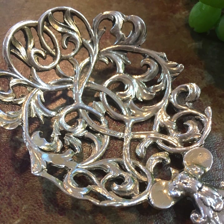 イギリス製 素晴らしい細工の純銀 ボンボンスプーン | Rosy Baby