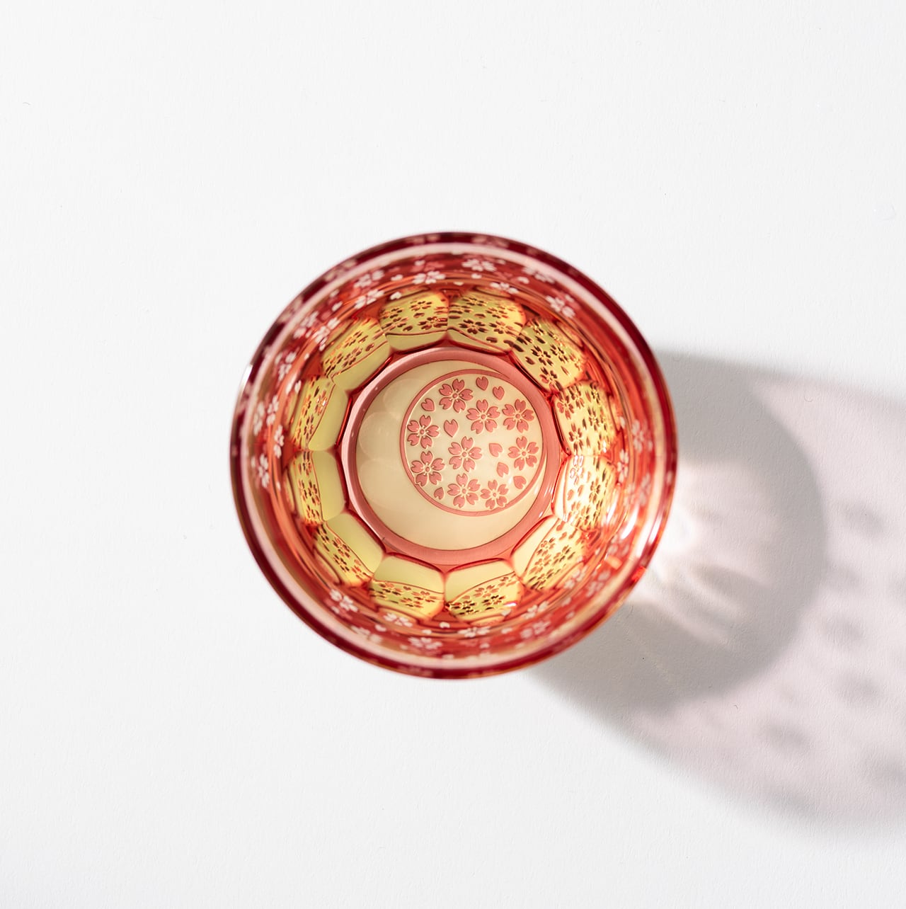 月夜桜（プラセオ×金赤）ぐい呑 | 椎名切子（GLASS-LAB) 江戸切子・砂