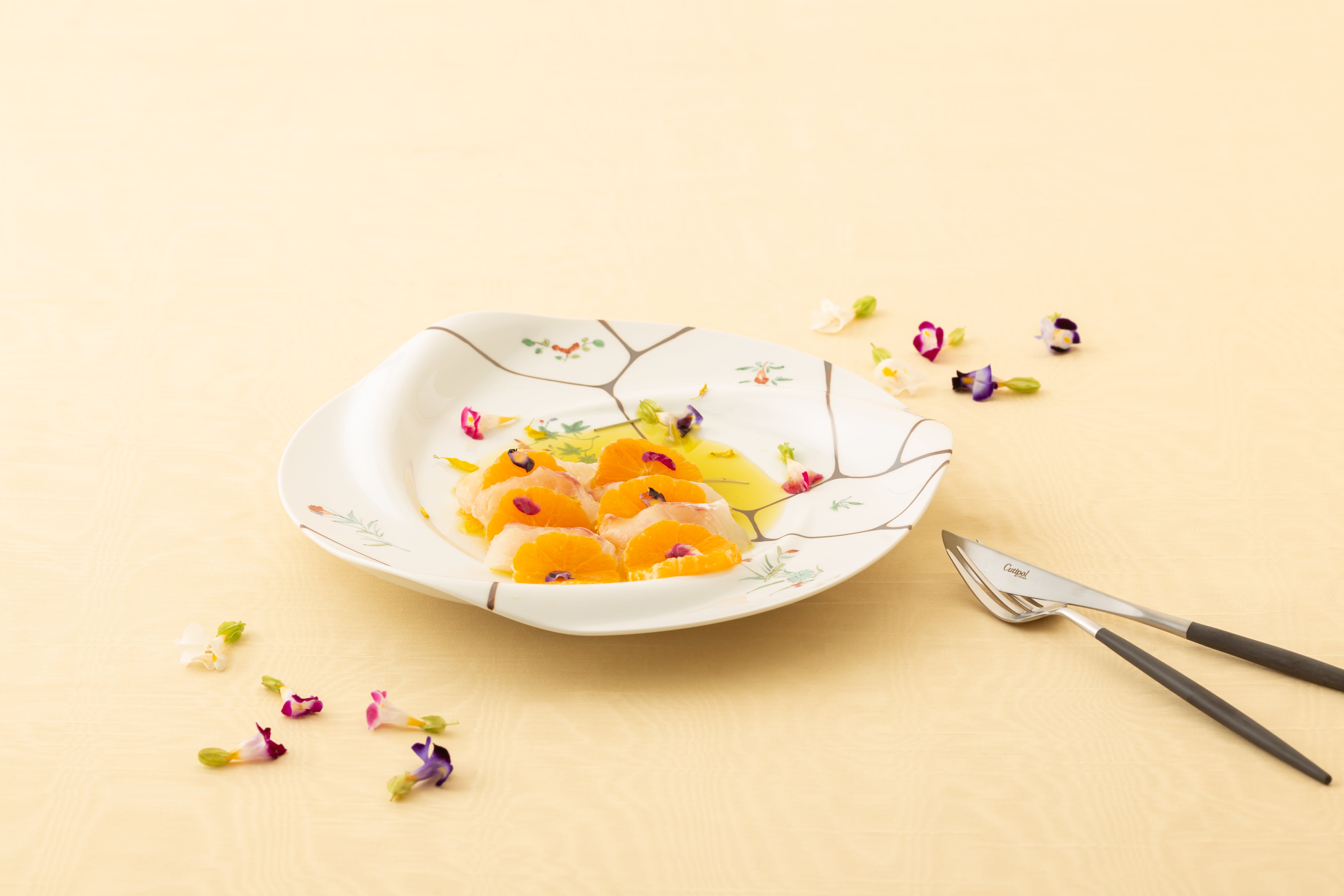 有田焼】石垣紋錦色絵草花 流線皿 | 和食器のすべて