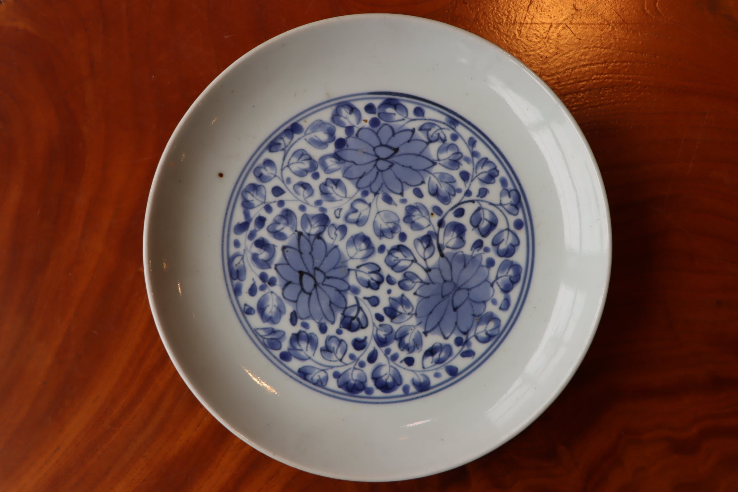 七寸 古伊万里 染付 花唐草文 中皿 | (有)新原美術