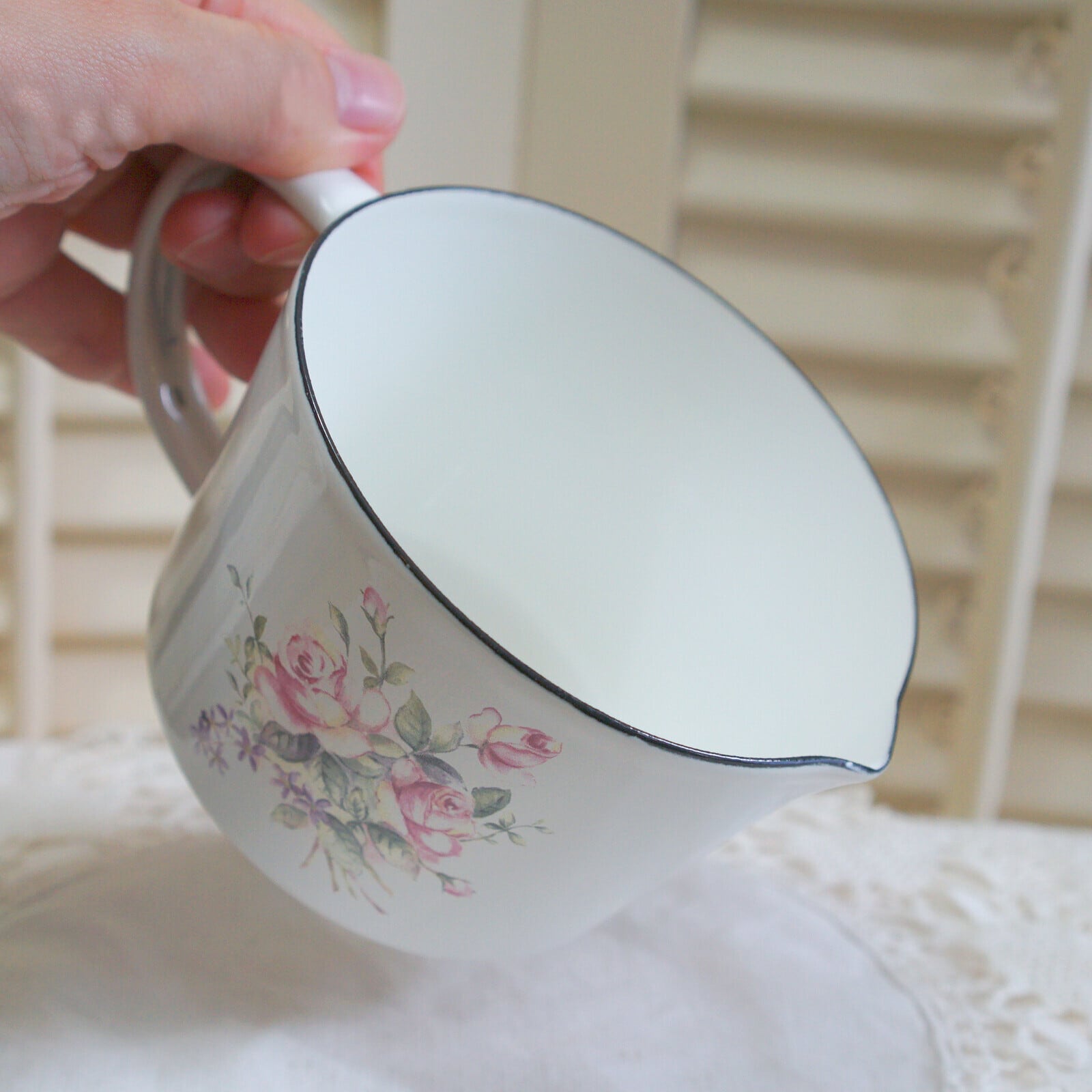 Z-42)【メジャーカップS】イマン ビビアン ダイアナローズ ホーロー 箱