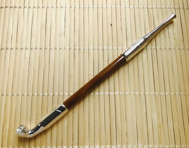 葛飾北斎図案 六角和幸 和彫り煙管「鼠」（ねずみ） | 煙管や 一期一会