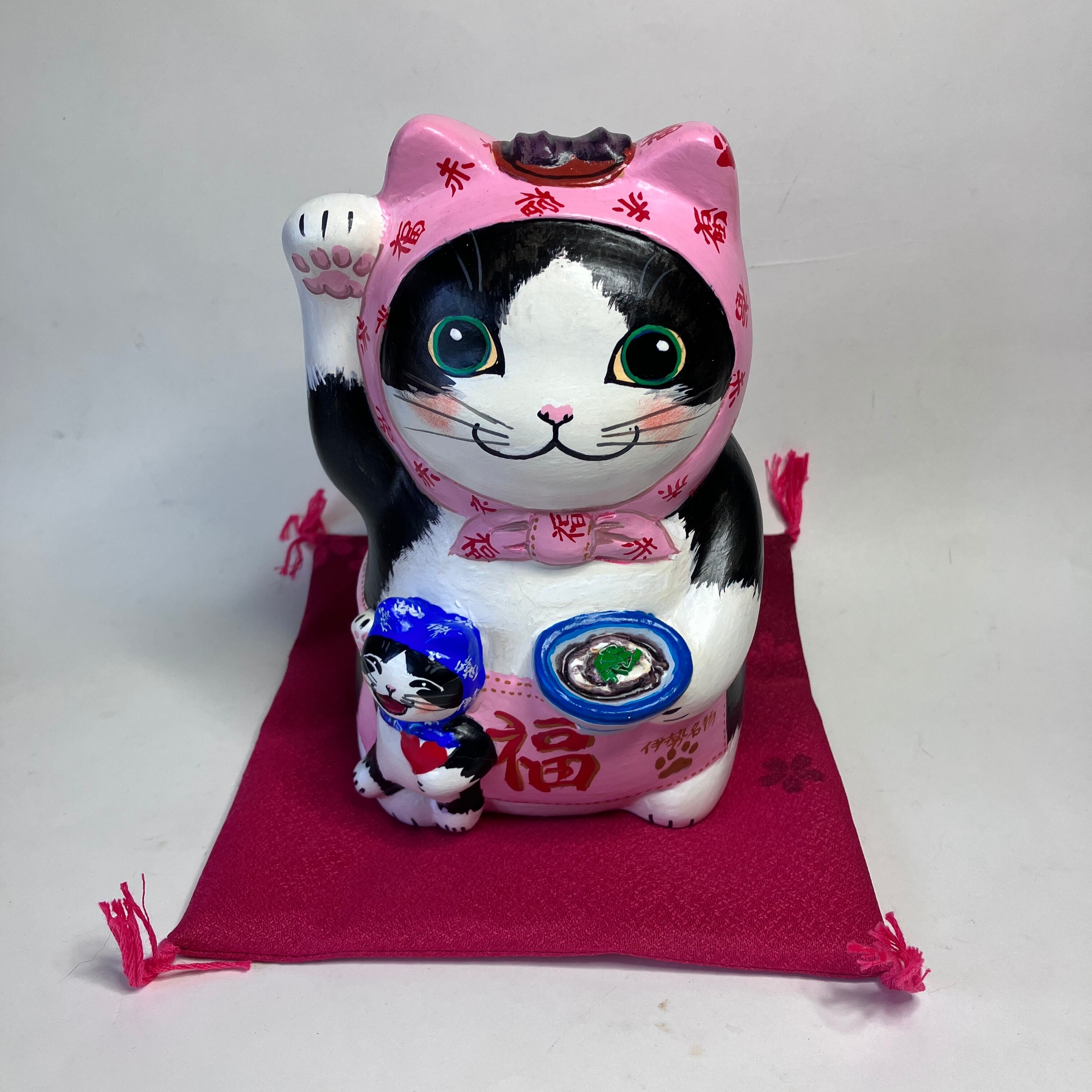 ご当地招き猫 伊勢にゃん（ハチワレ） | Gallery Hanae