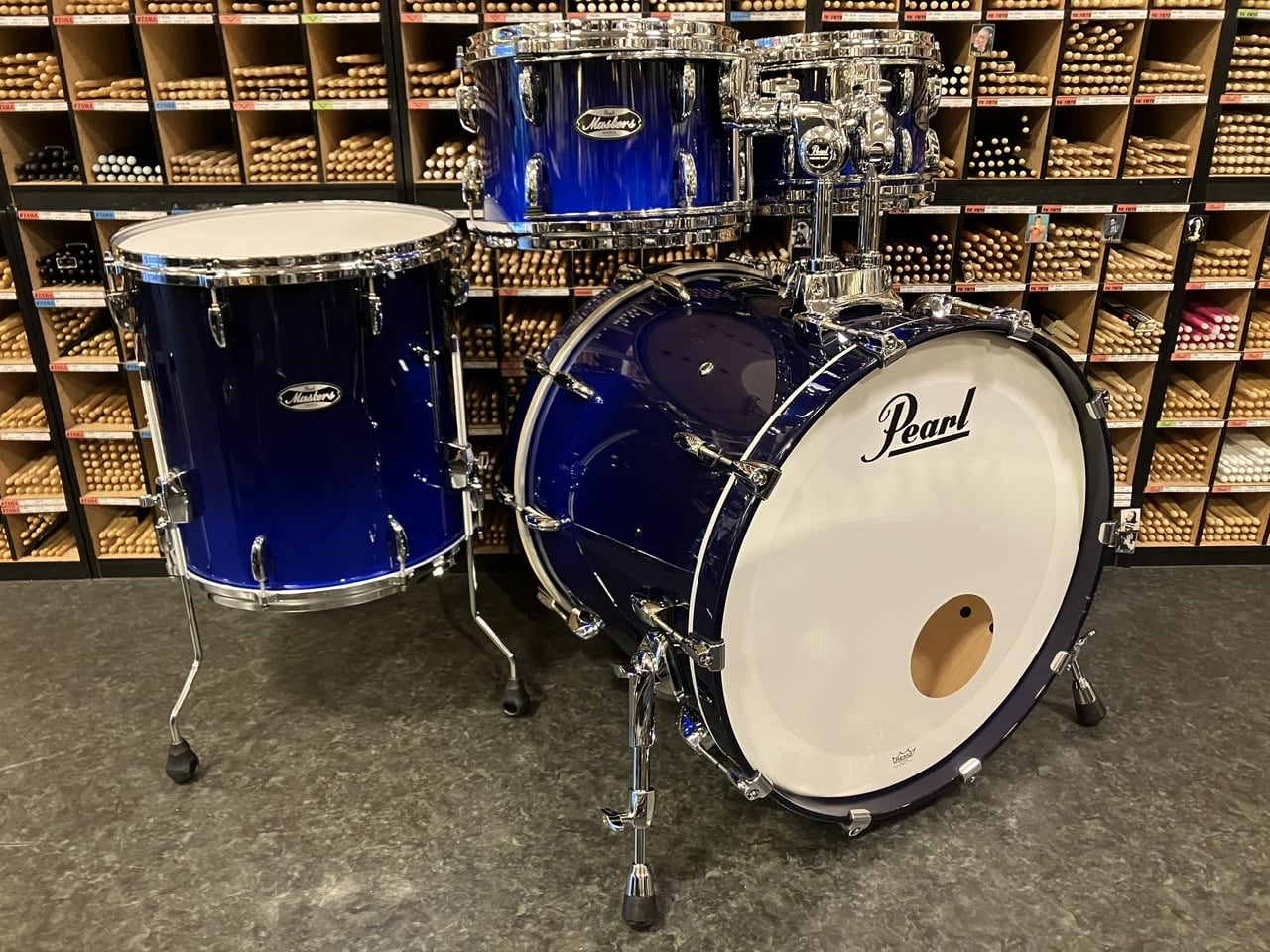 Pearl Masters Maple Drum Set 22BD 10TT 12TT 16FT Cobalt Blue Fade