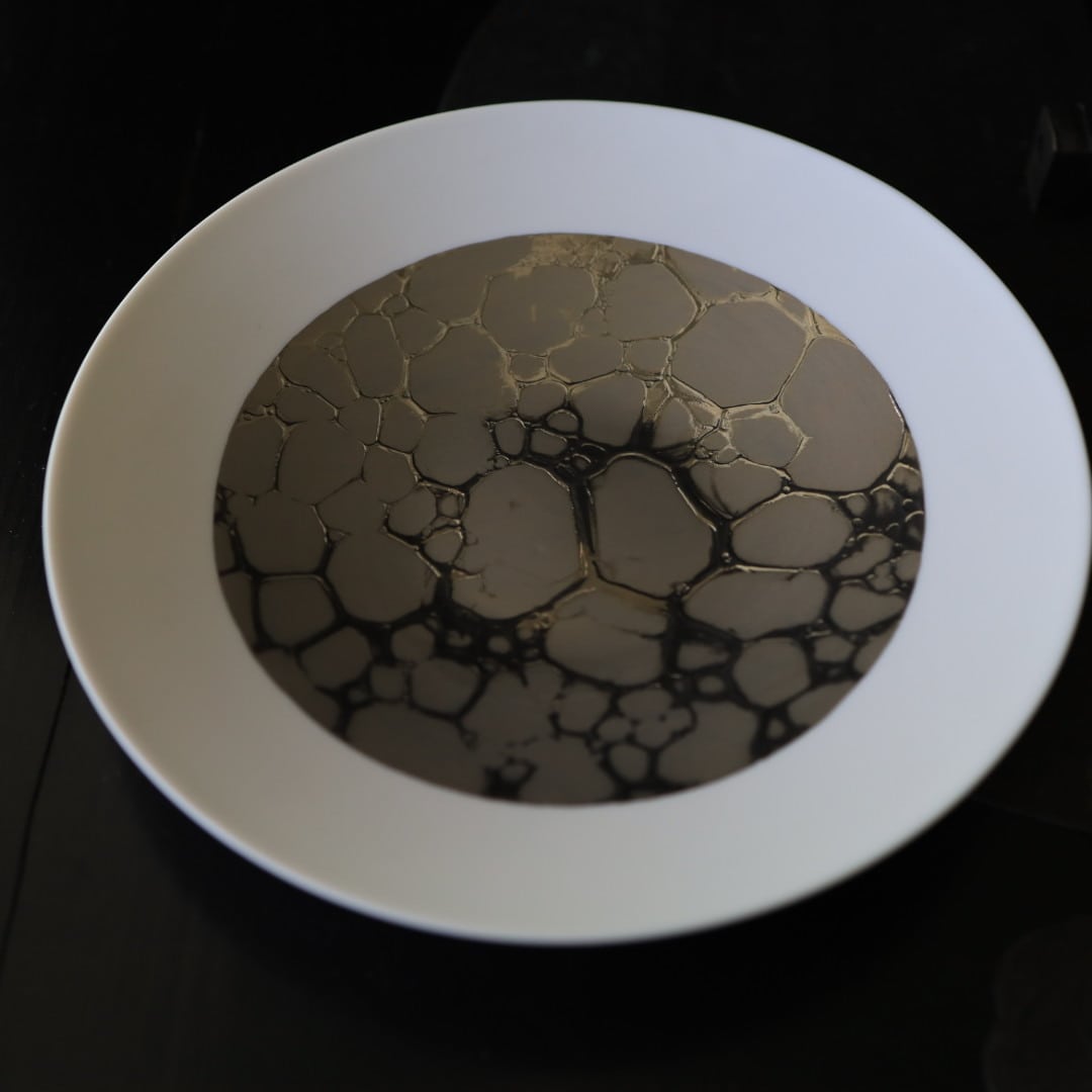 AS 有田焼 泡8寸平鉢 金／銀 | 芦屋貴兆陶家 online shop