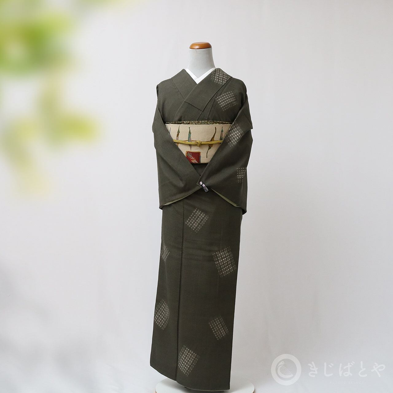 正絹紬 黒橡に飛び絞りの小紋 袷 | きじばとや