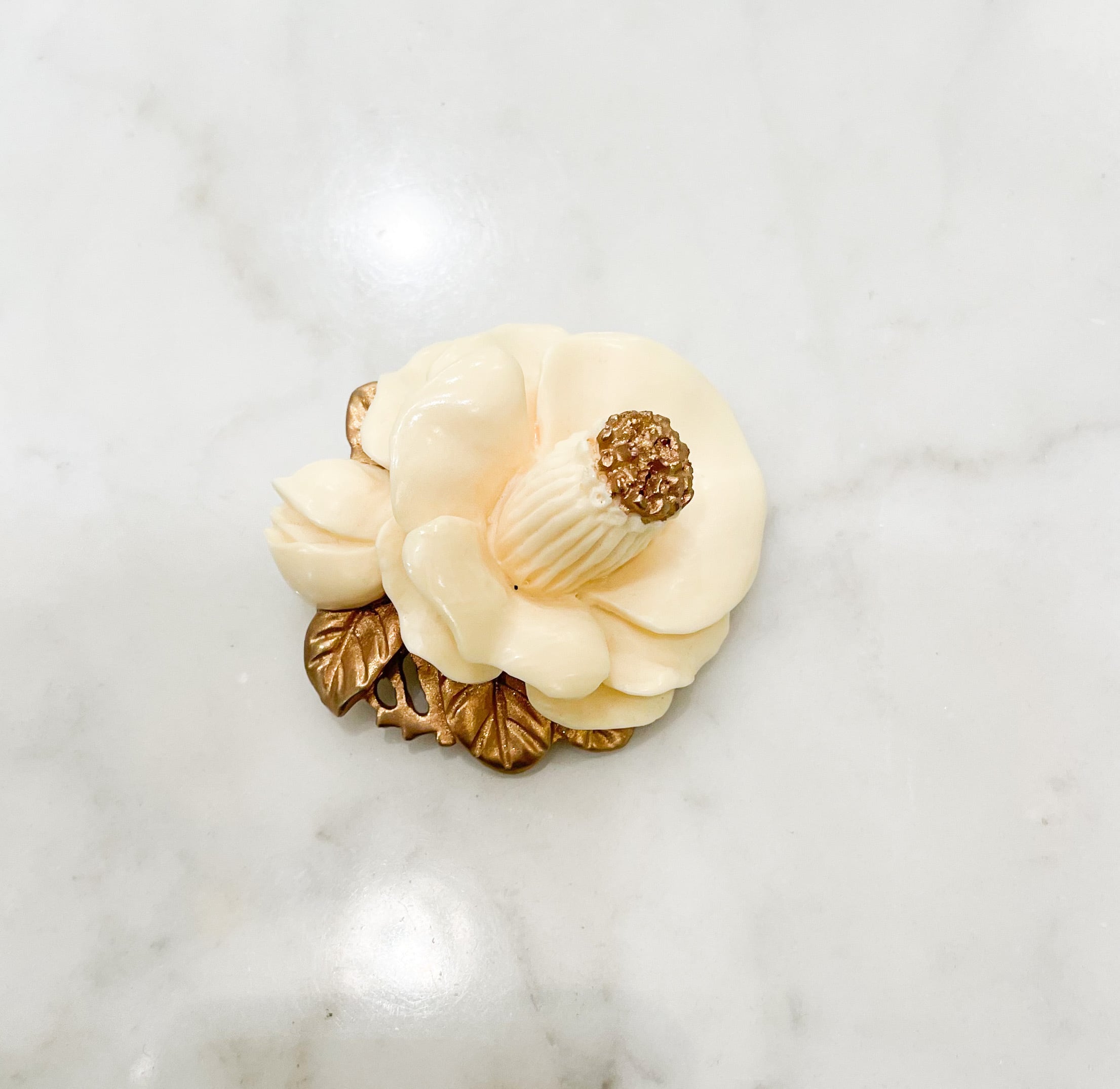 18】AKIO MORI 珊瑚と金彩のブローチ ヴィンテージ レア 18】AKIO MORI