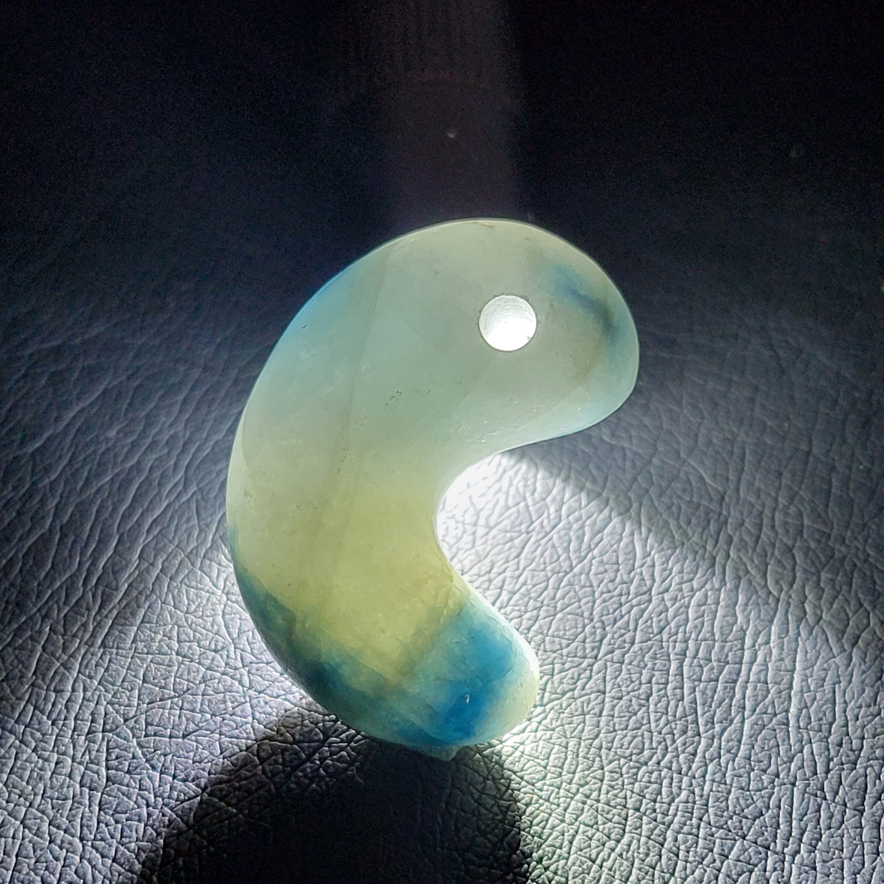 入コン沢 勾玉:糸魚川翡翠 BMT0440 | 糸魚川翡翠工芸家 赤羽可行BASE