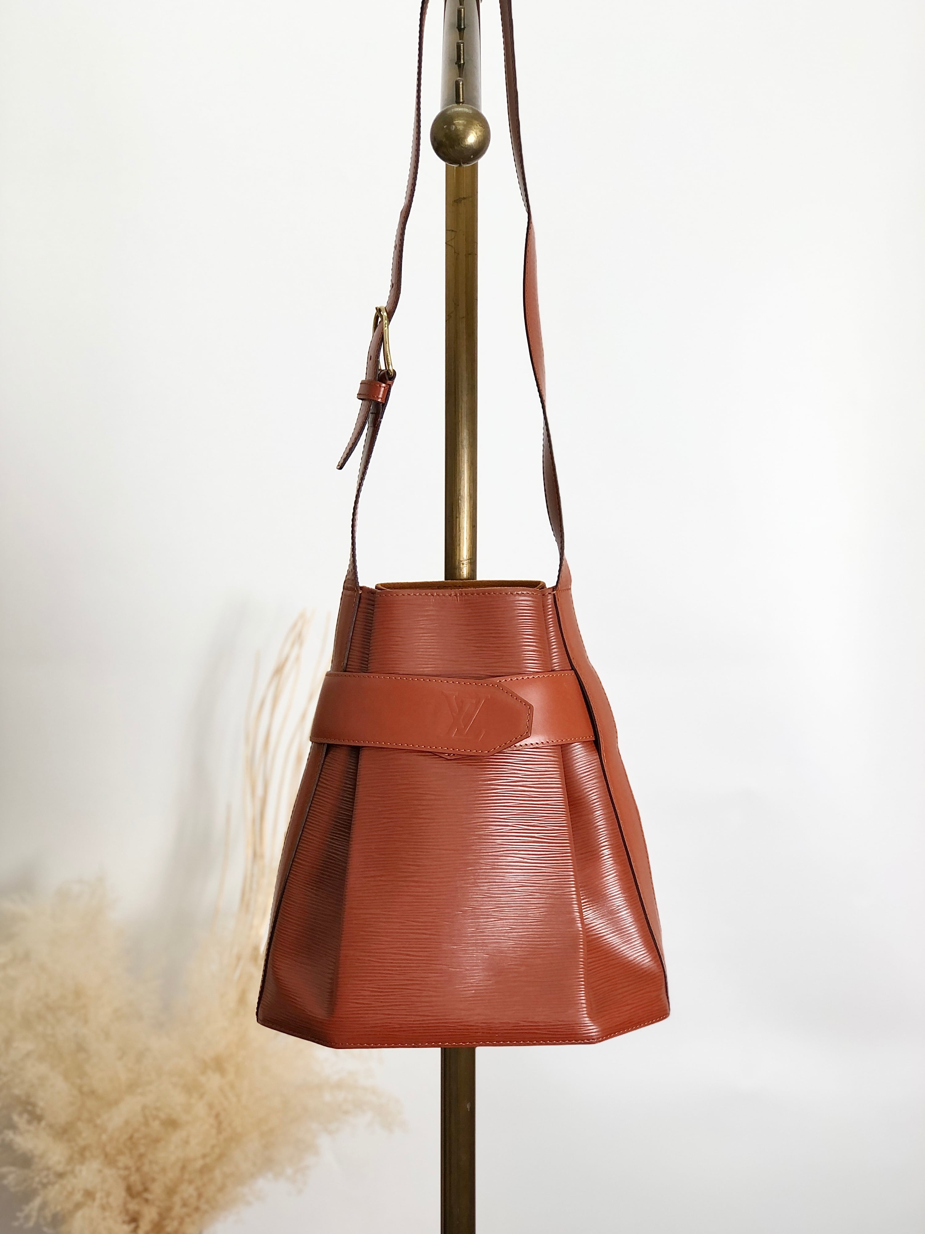 LOUIS VUITTON ルイヴィトン エピ ショルダーバッグ ブラウン サック