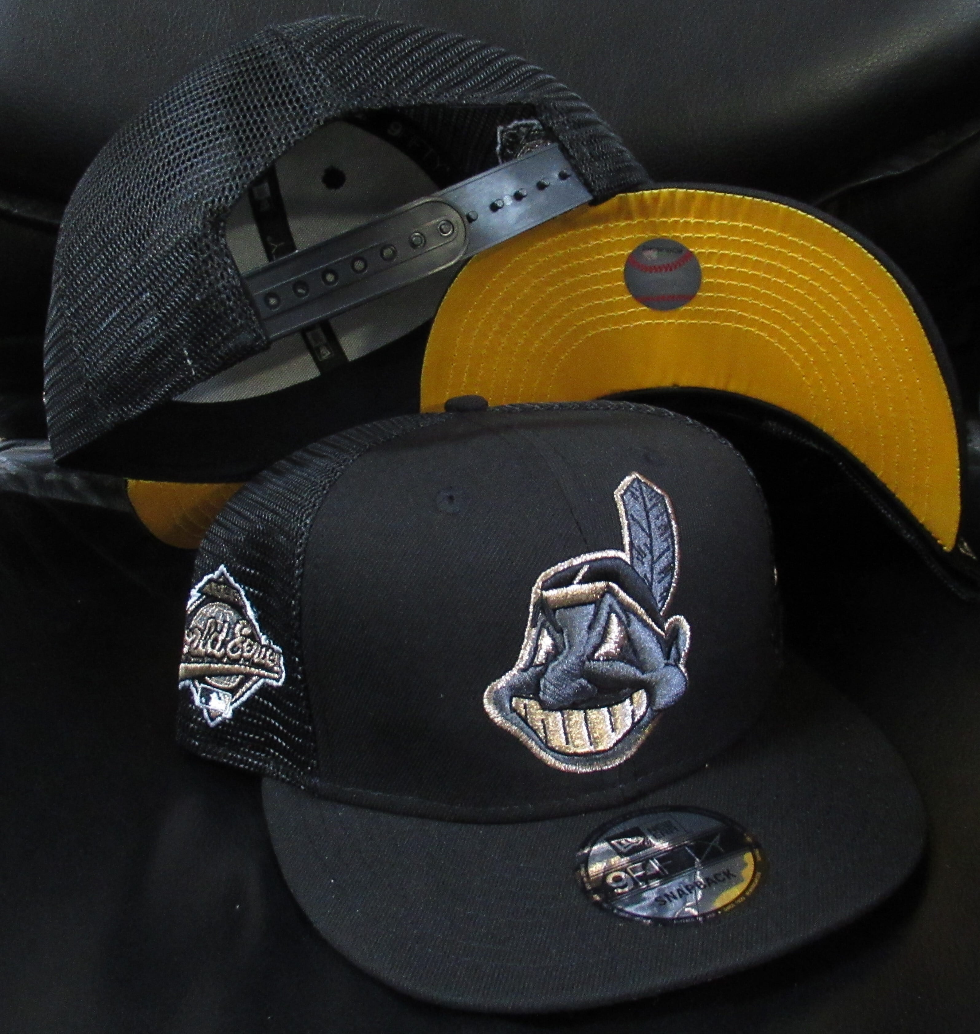 NEW ERA 59FIFTY Cleveland Indians BLACK×Gold インディアンス CAP