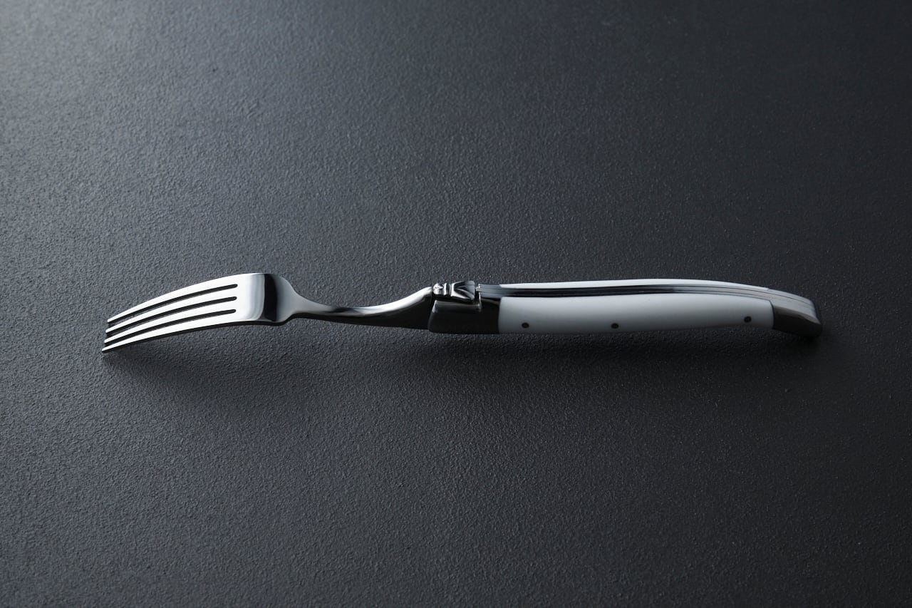 LAGUIOLE EN AUBRAC ラギオール アン オブラック ホワイトストーン