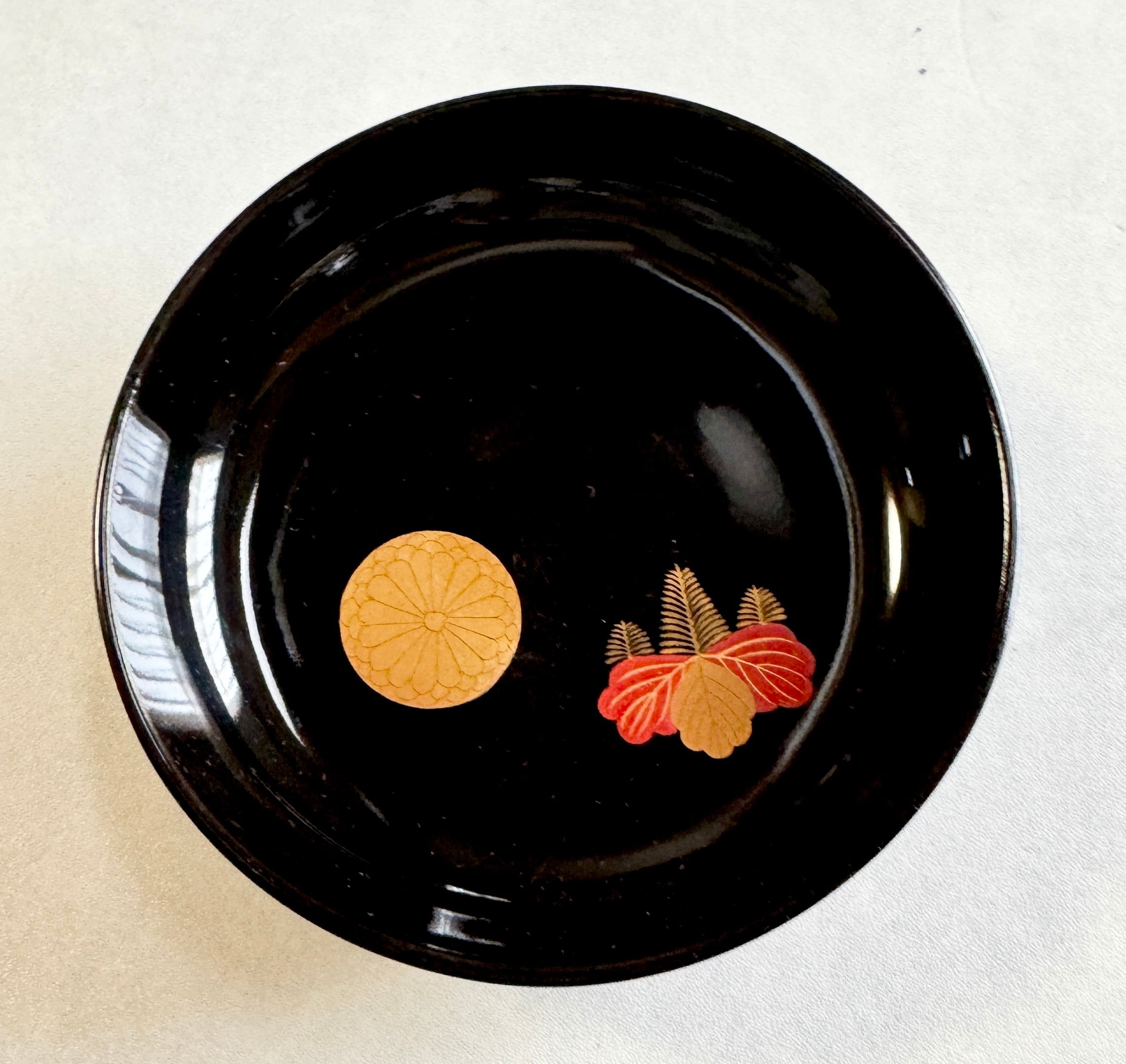 黒漆金蒔絵椀（くろうるしきんまきえわん） 菊桐文 木製蓋付き椀 明治