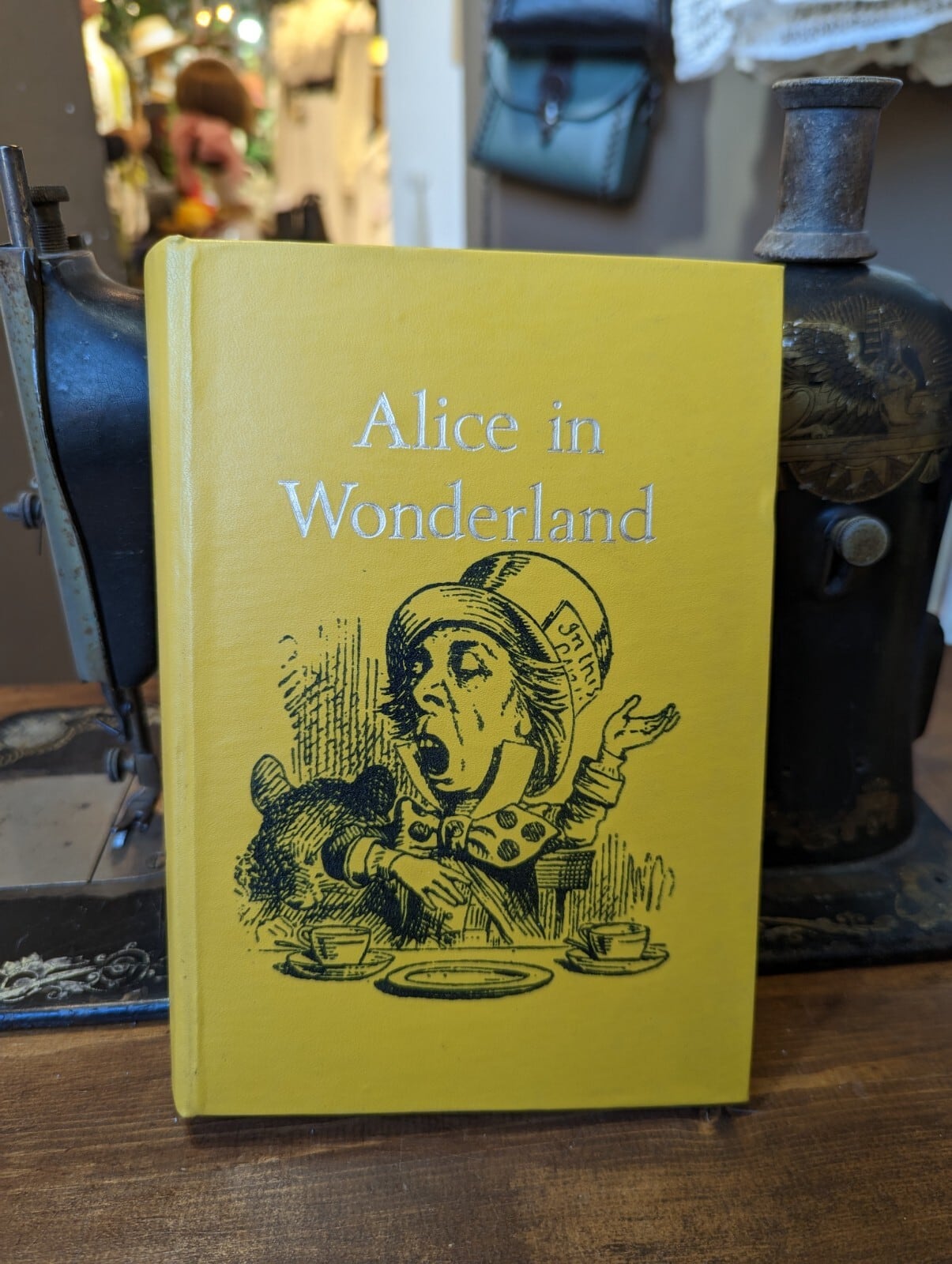 1965年発行 不思議の国のアリス 英国古書 アンティーク洋書 | 異世界の