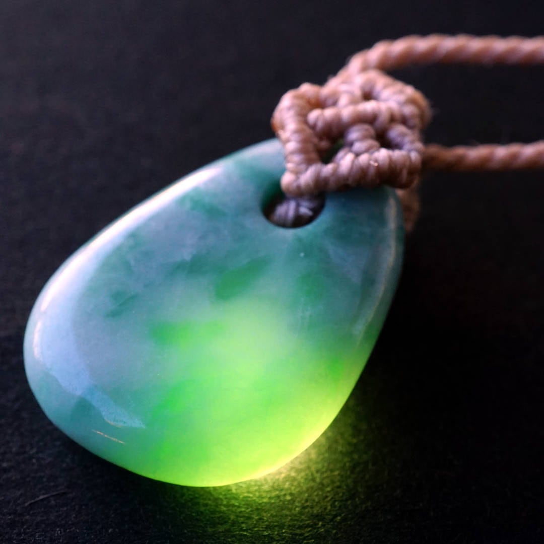 糸魚川翡翠 タンブル マクラメ編みペンダント1 | まがたまWORLD通販部