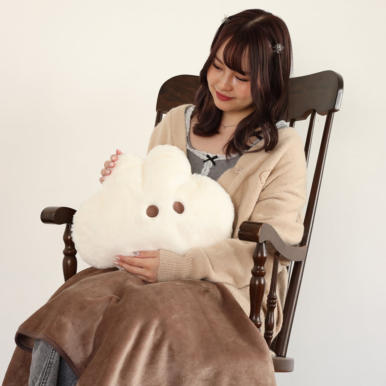 なでウサクッションブランケット/ベージュ（MK-569） | もくもくちゃん