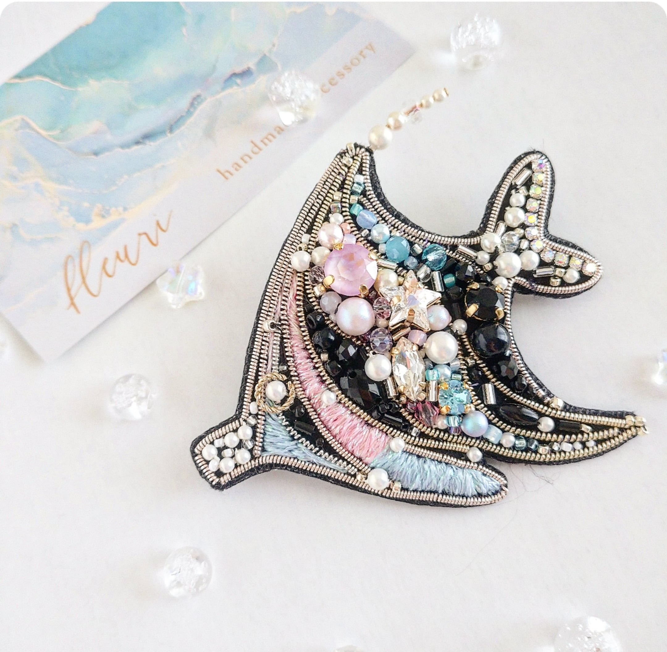 tropical fish ブローチ兼バッグチャーム | ビーズ刺繍アクセサリー fleuri