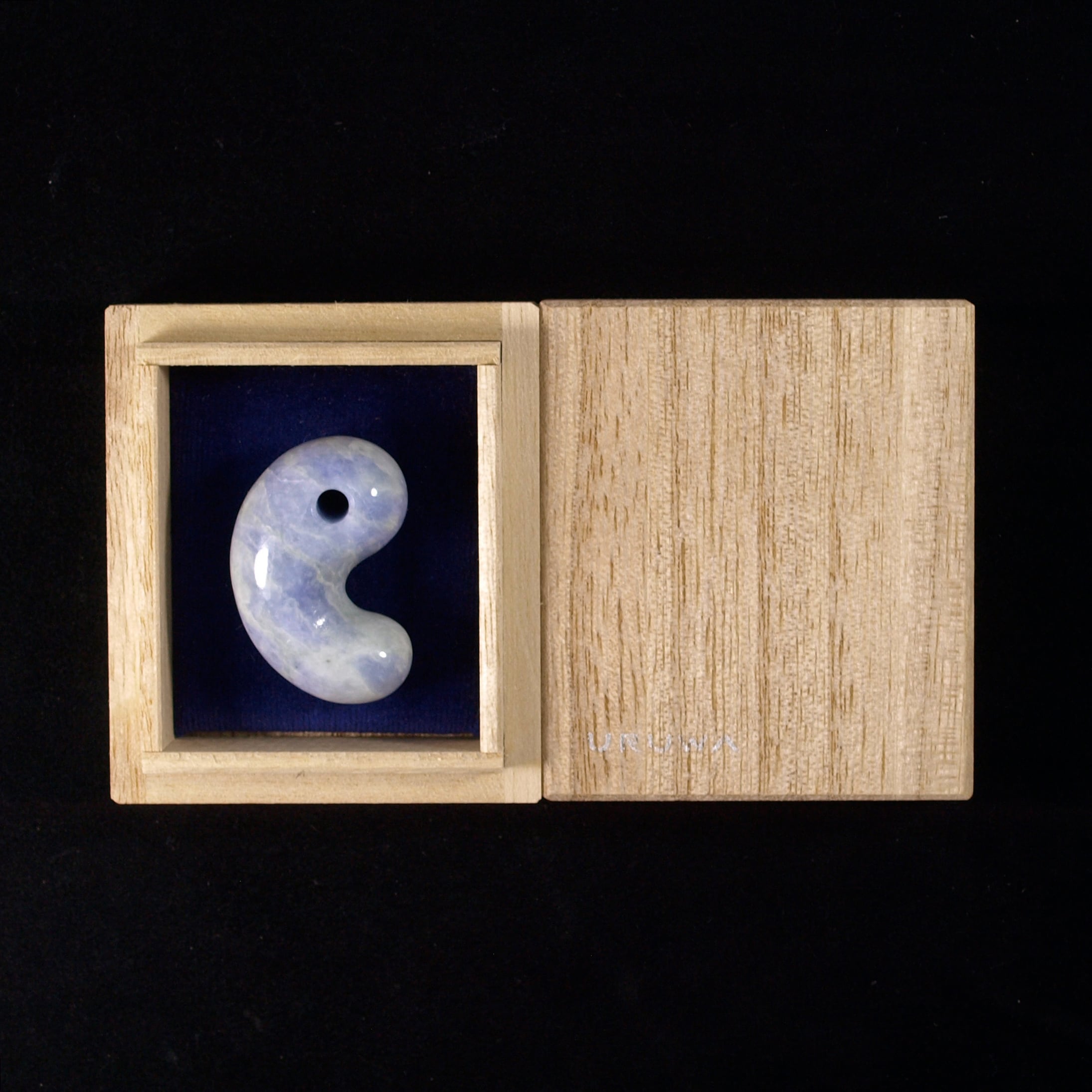 糸魚川翡翠 ラベンダー ヒスイ まがたま 勾玉 16.8g Lavender Jadeite