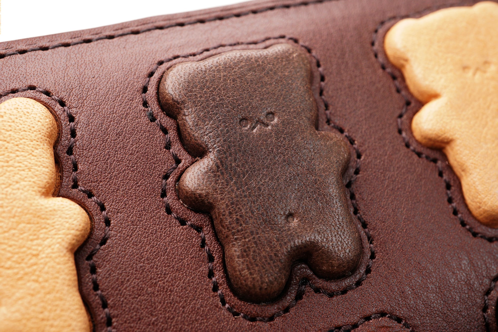 くまちゃんブラウニー2つ折りがま口財布（本革製）／お菓子な革小物