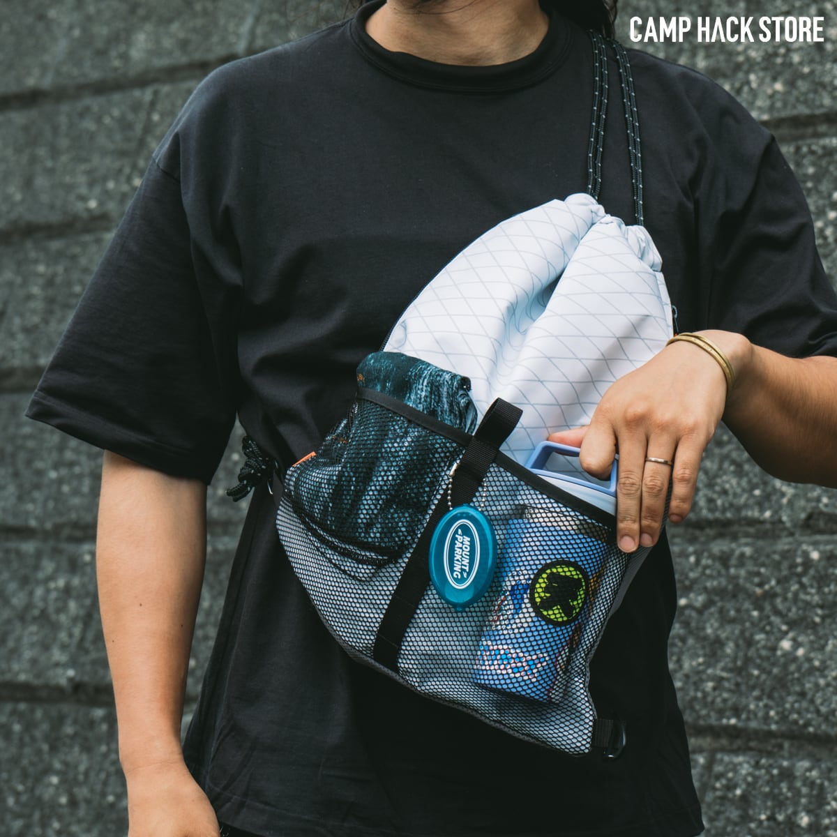 簡単に持ち方を変えられる「Osanpo Knapsack」 | CAMP HACK STORE