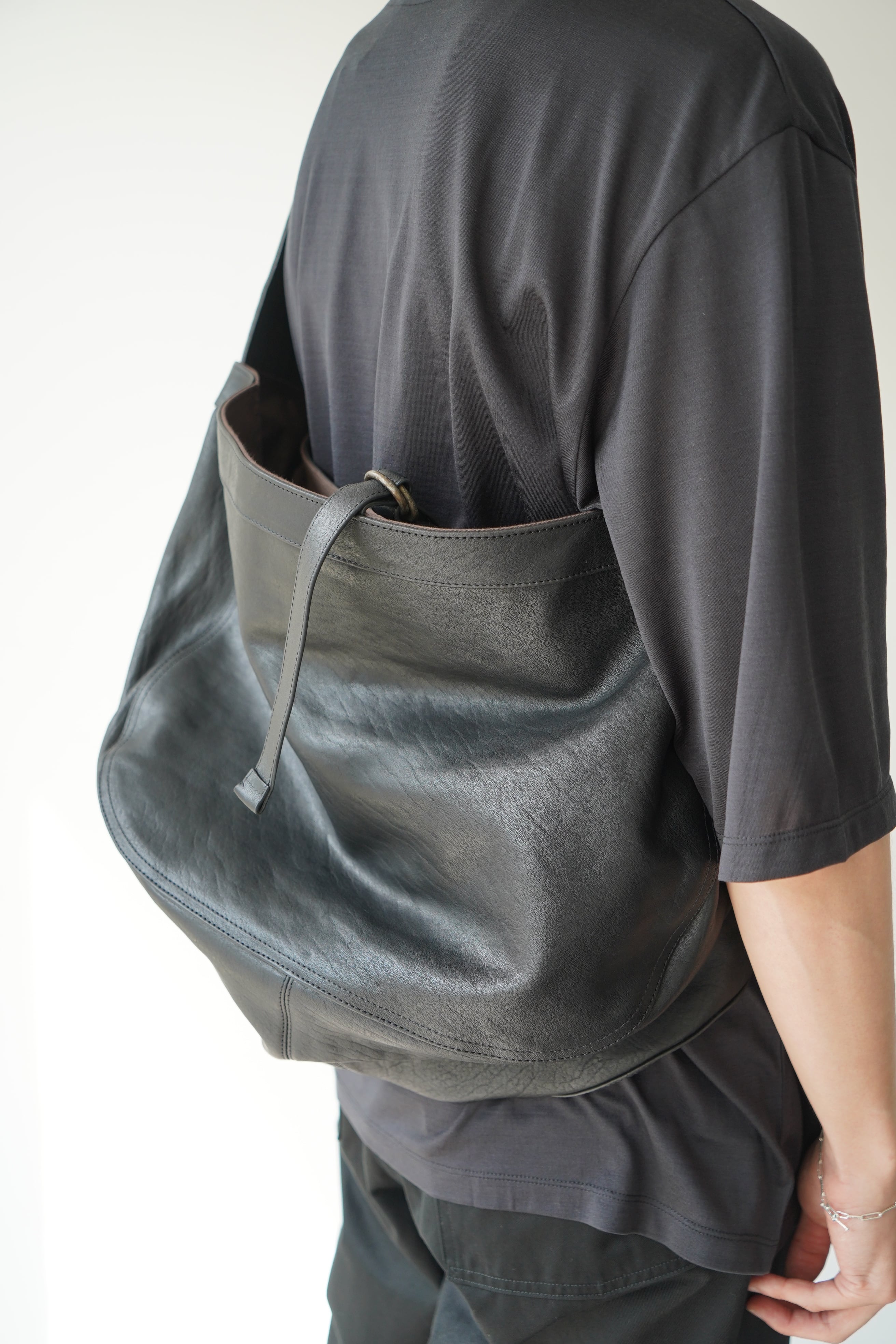 T.T / LOT.004 NEWSBOY BAG(BLACK) | LiNN