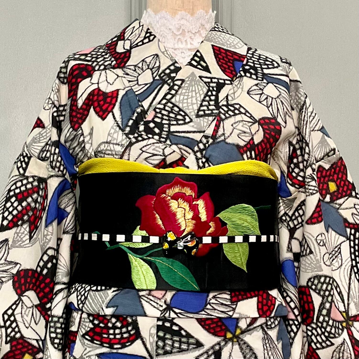 紅い薔薇＊刺繍 ローズ バラ 赤 ワインレッド 繻子 花 アンティーク