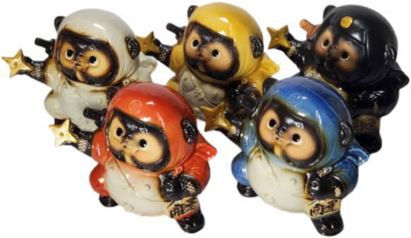 忍者狸くの一 赤 （手裏剣） （忍者たぬき・忍者狸・置物・たぬき