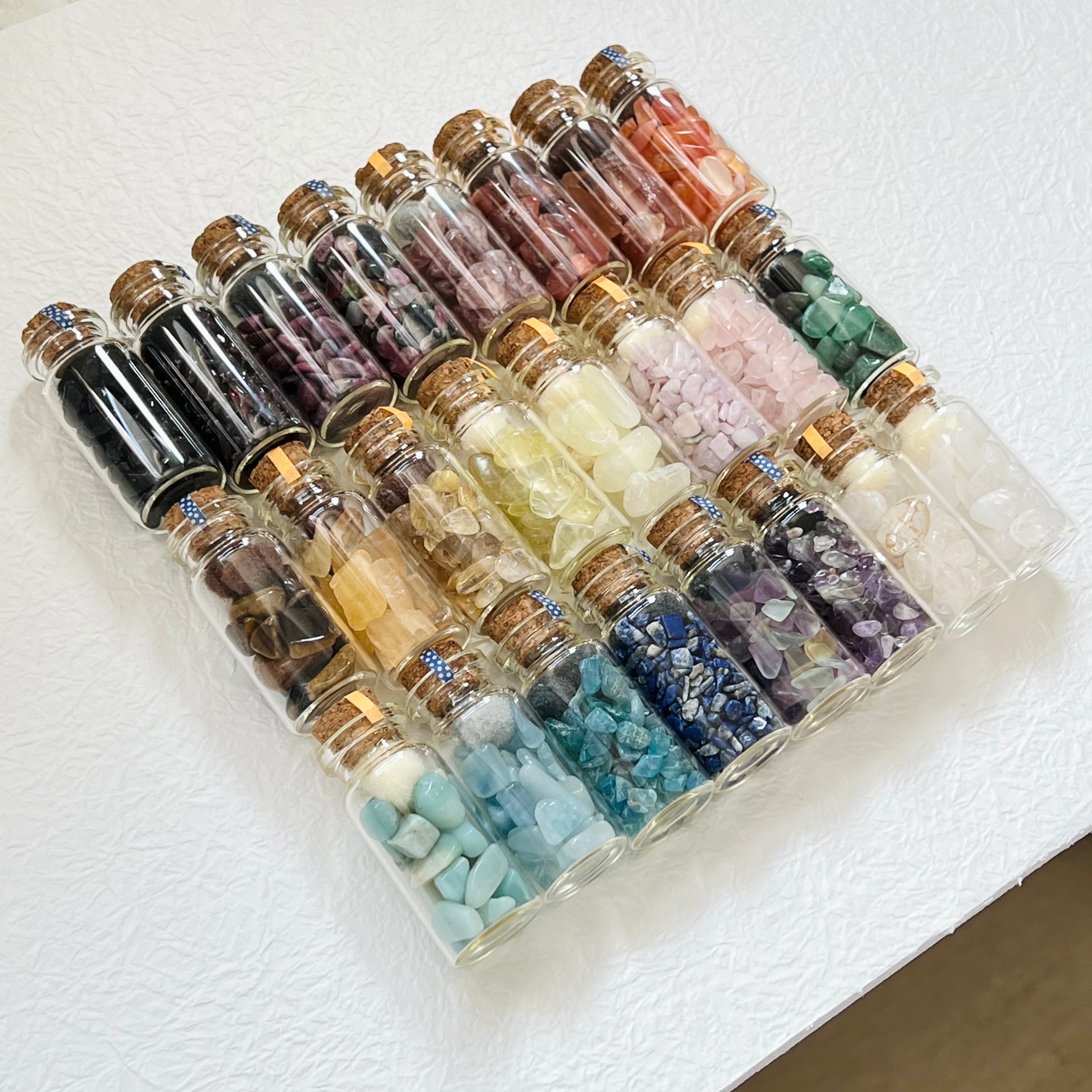 24種類の天然石チップ＊コルク栓小瓶詰め合わせ＊さざれ＊天然石の