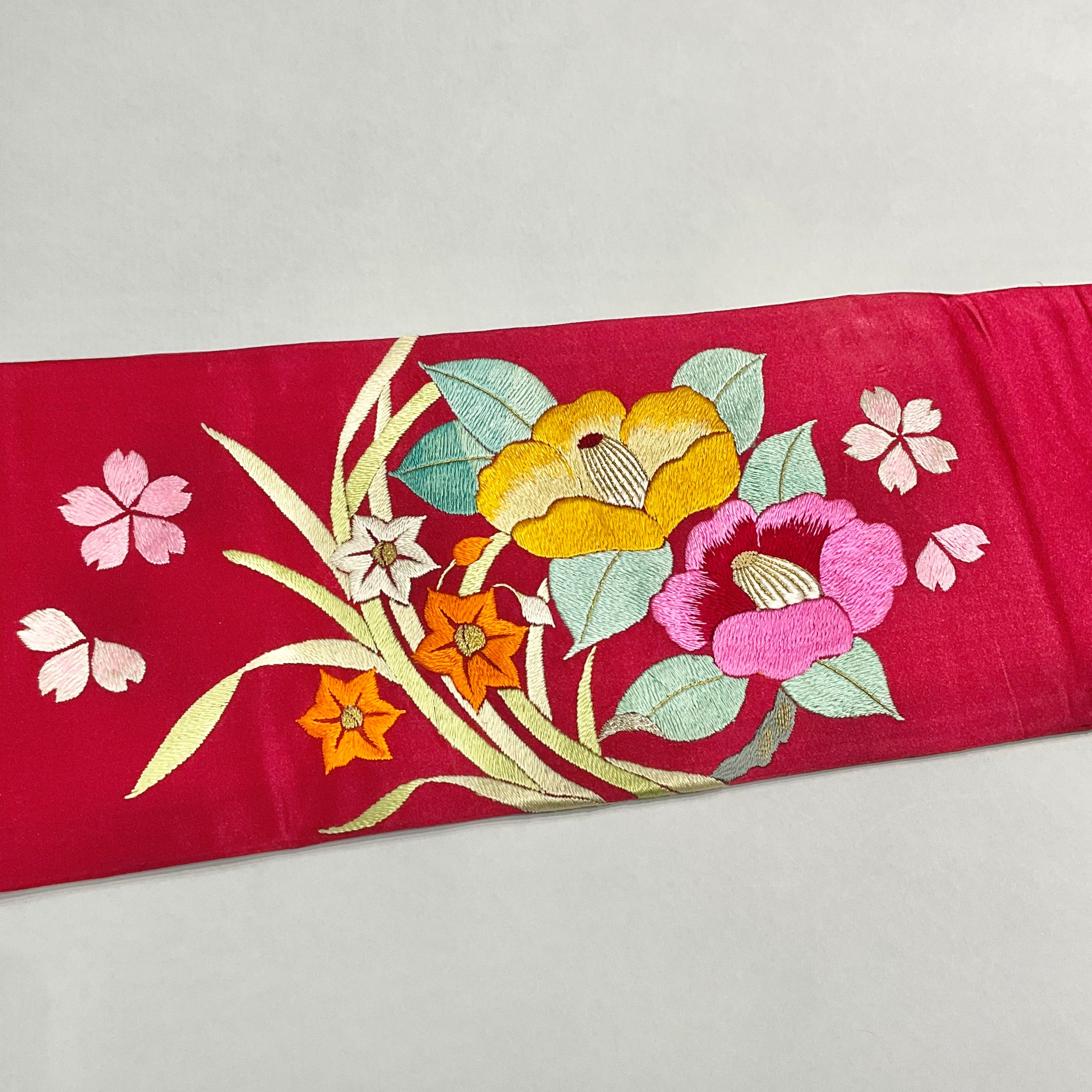 四季折々の花丸刺繍 ピンクレッド 繻子＊アンティーク名古屋帯 A157