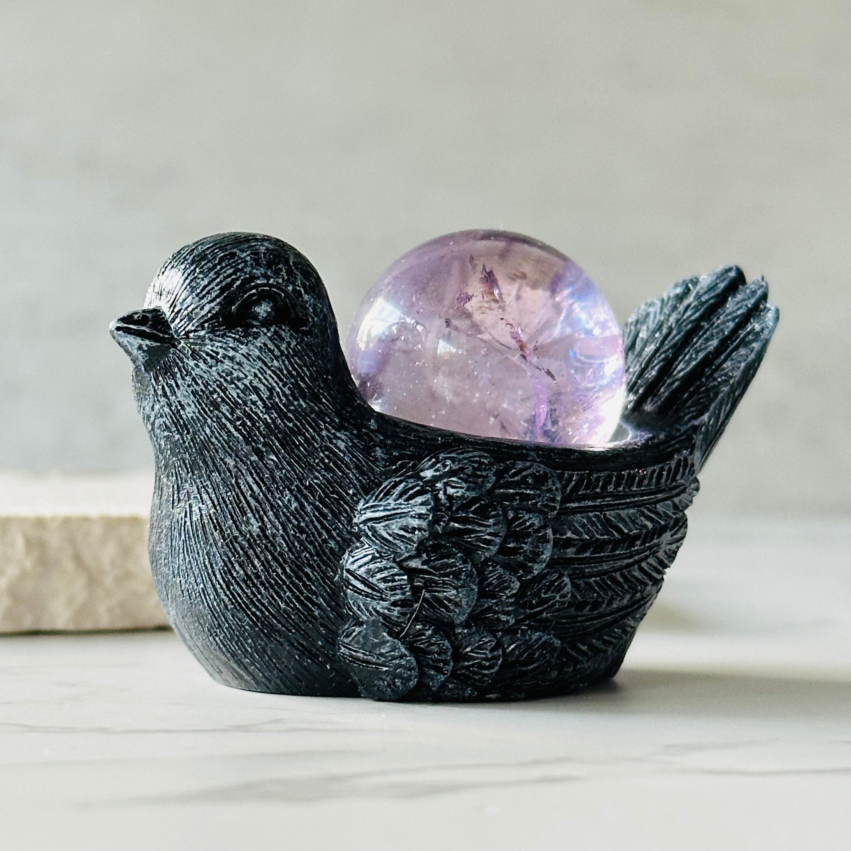 天然石スフィア台｜可愛い鳥モチーフインテリア台座（ホワイト