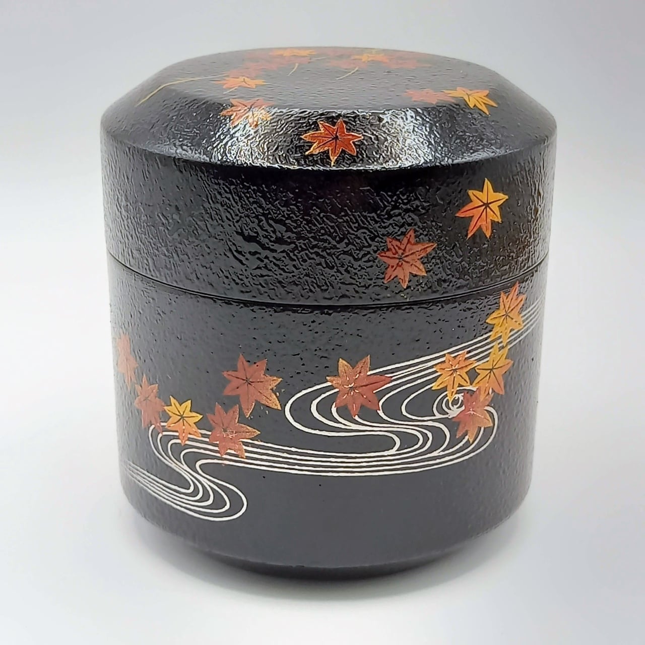 新古】雪吹 黒叩塗 竜田川蒔絵 岡本陽斎 共箱入 棗 薄茶器 | 錦玉堂