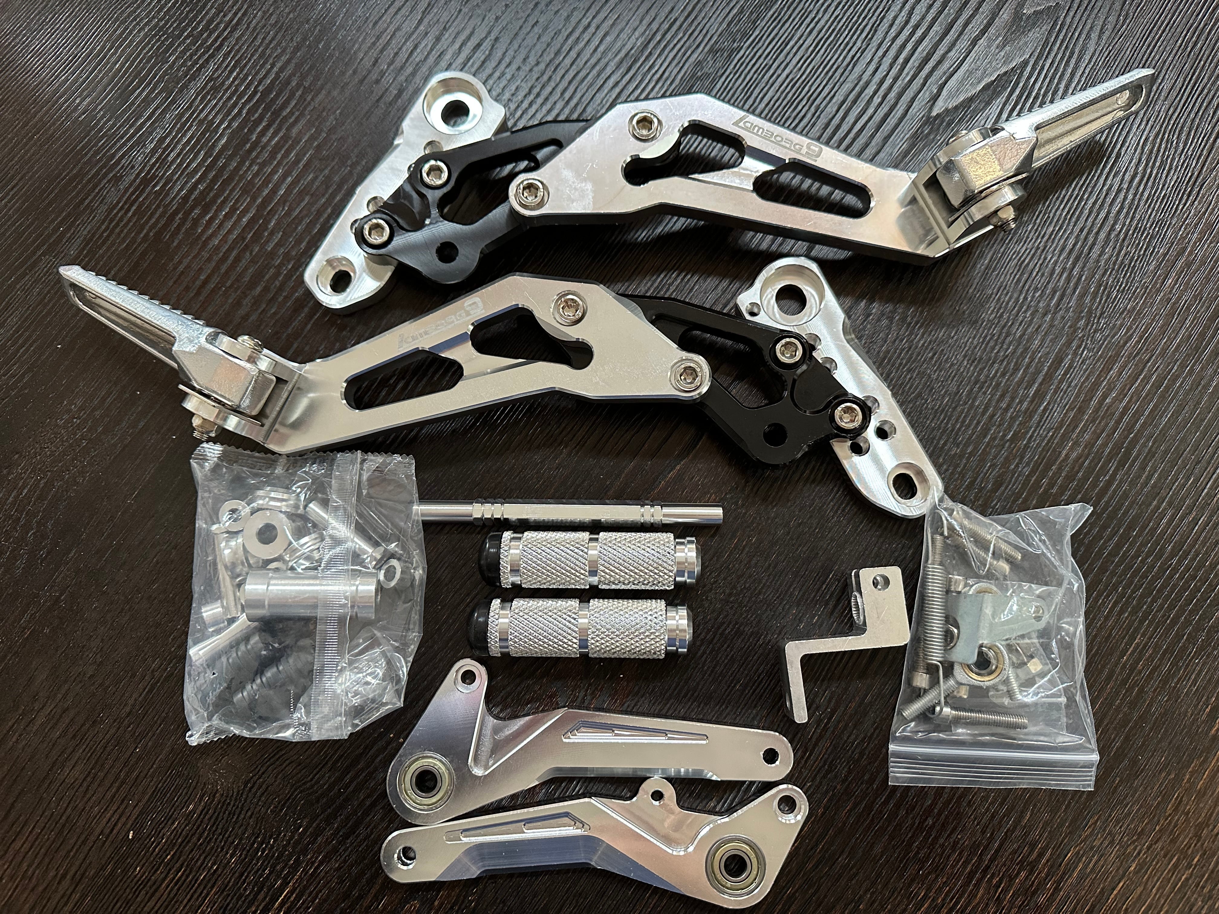 ☆フ545 ☆即決あり☆ アルミ削り出し バックステップ ZZR1100 ZXT10D