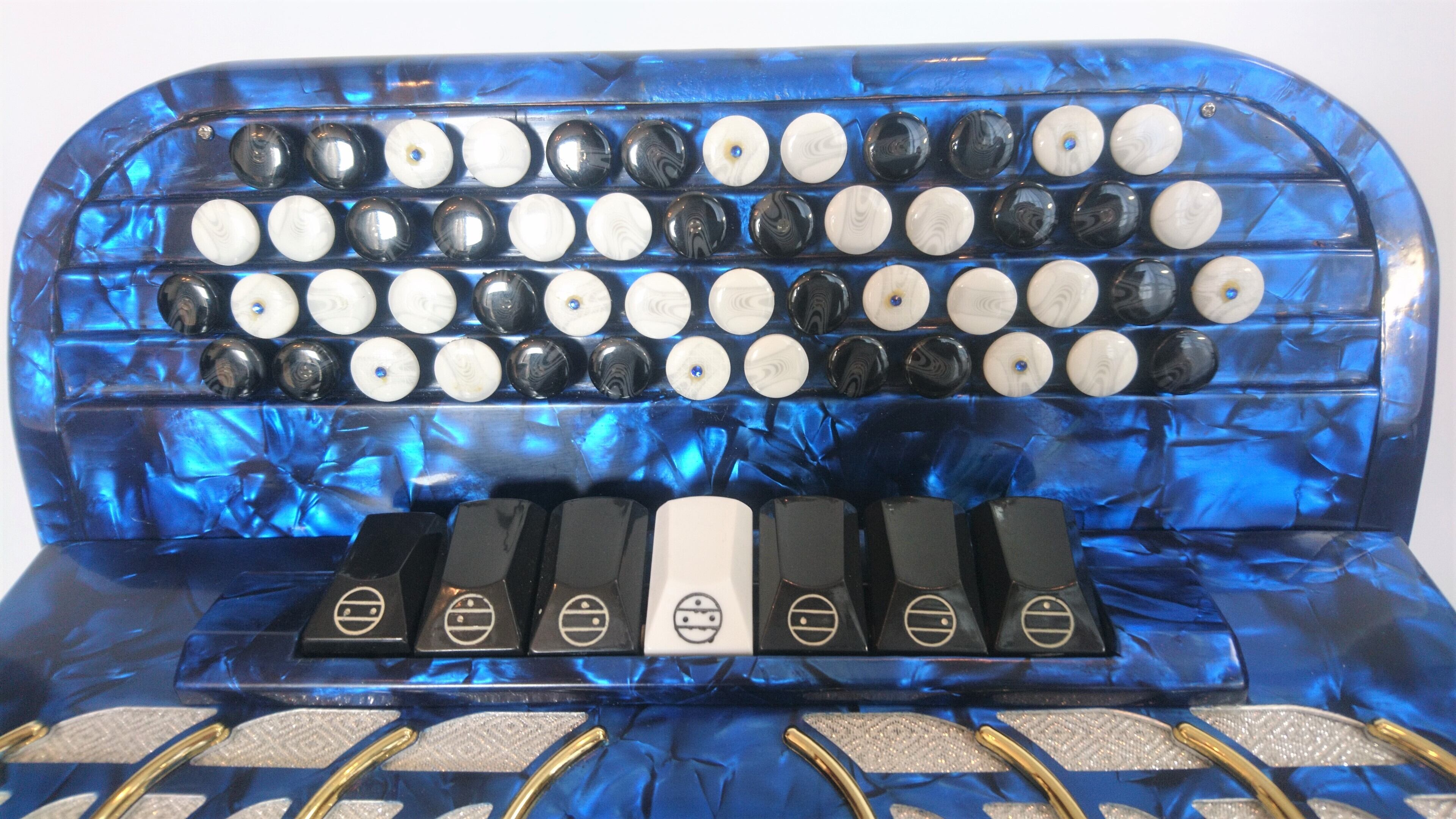 新古品］ボタンアコーディオン yingjie | おもちゃ楽器.com