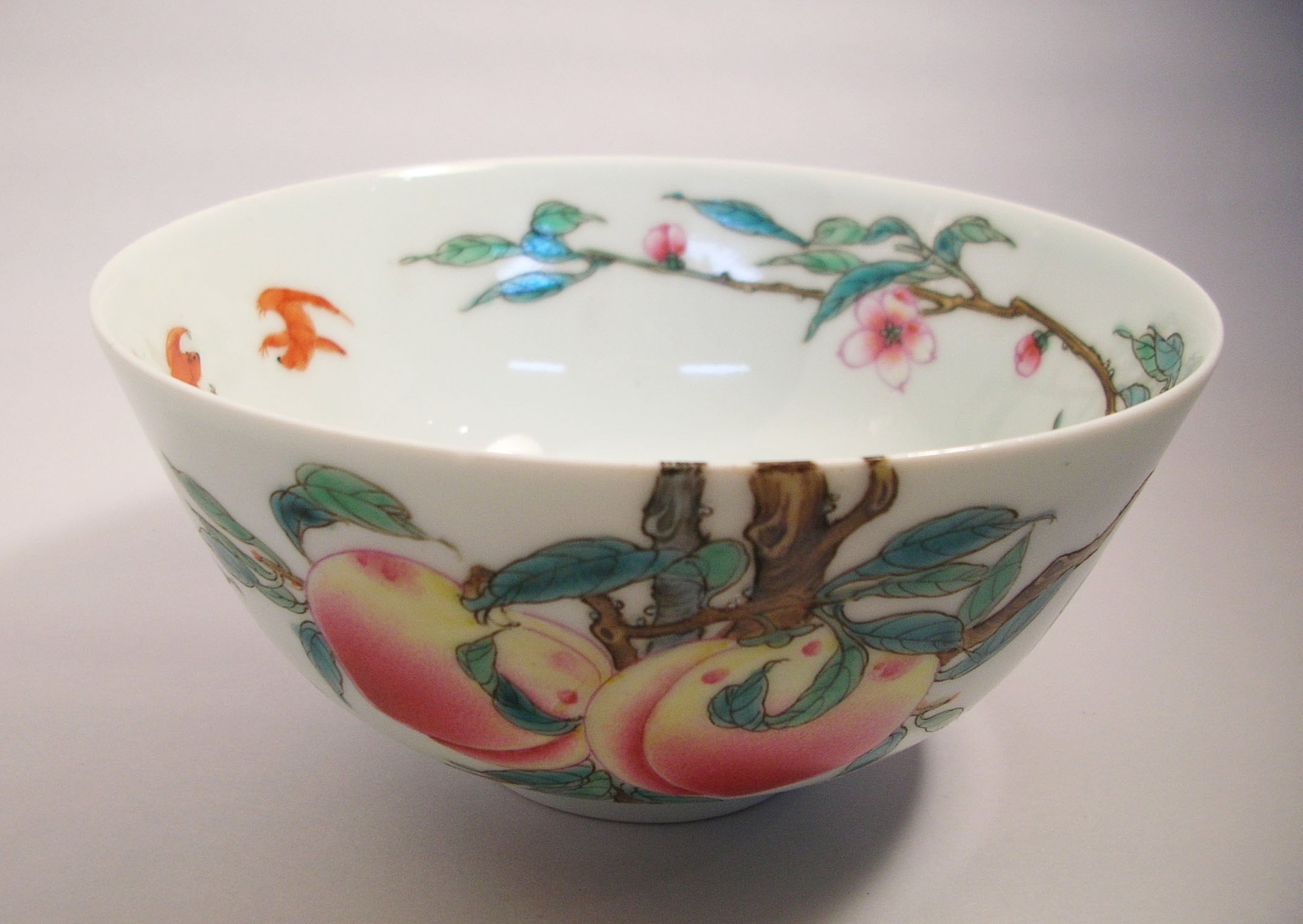 粉彩五蝙蝠寿桃碗（中国） | 東洋古陶磁 久