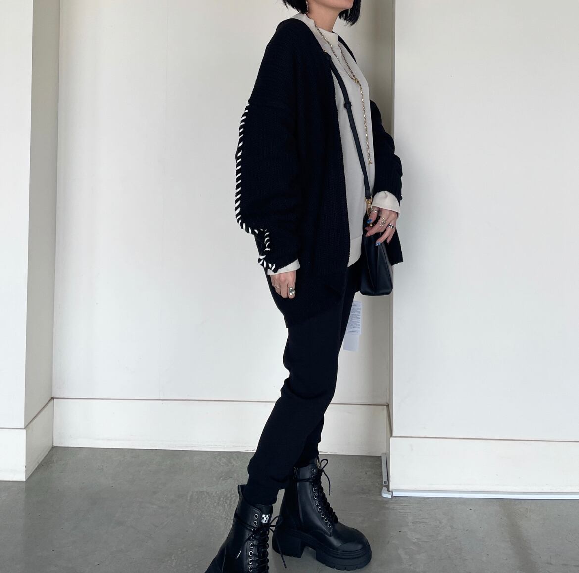 レースアップだけど→紐をとかずに履けちゃうんです♪サイドジップロゴ