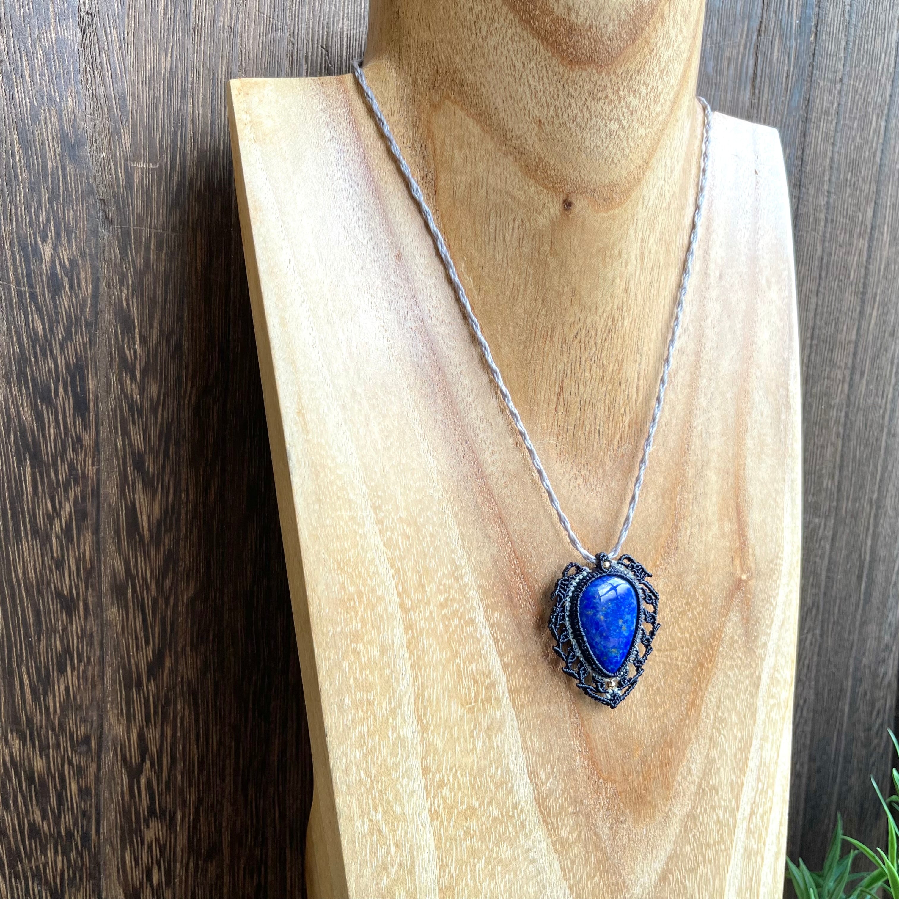 ラピスラズリ（マクラメネックレス/天然石アクセサリー） | UrasiSa