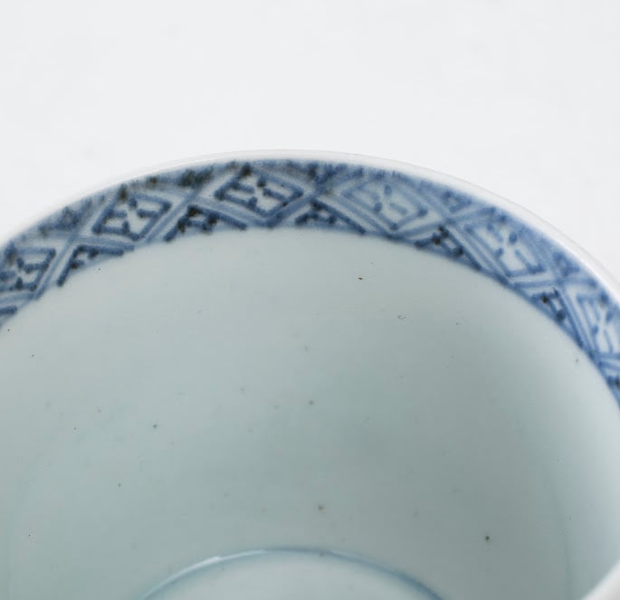 色絵金彩そば猪口 伊万里 蕎麦猪口 伊万里 草花文 経菱 四方襷 古