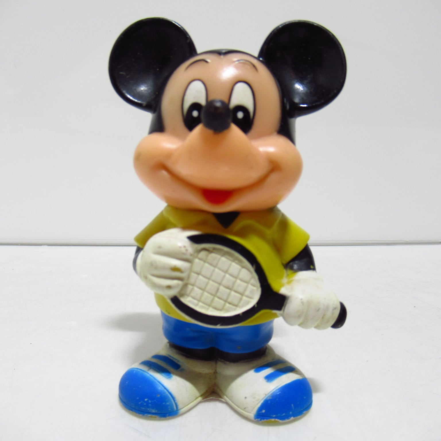 三菱銀行 ディズニー貯金箱 ミッキーテニス ソフビ [$9] | ハチクマ商店