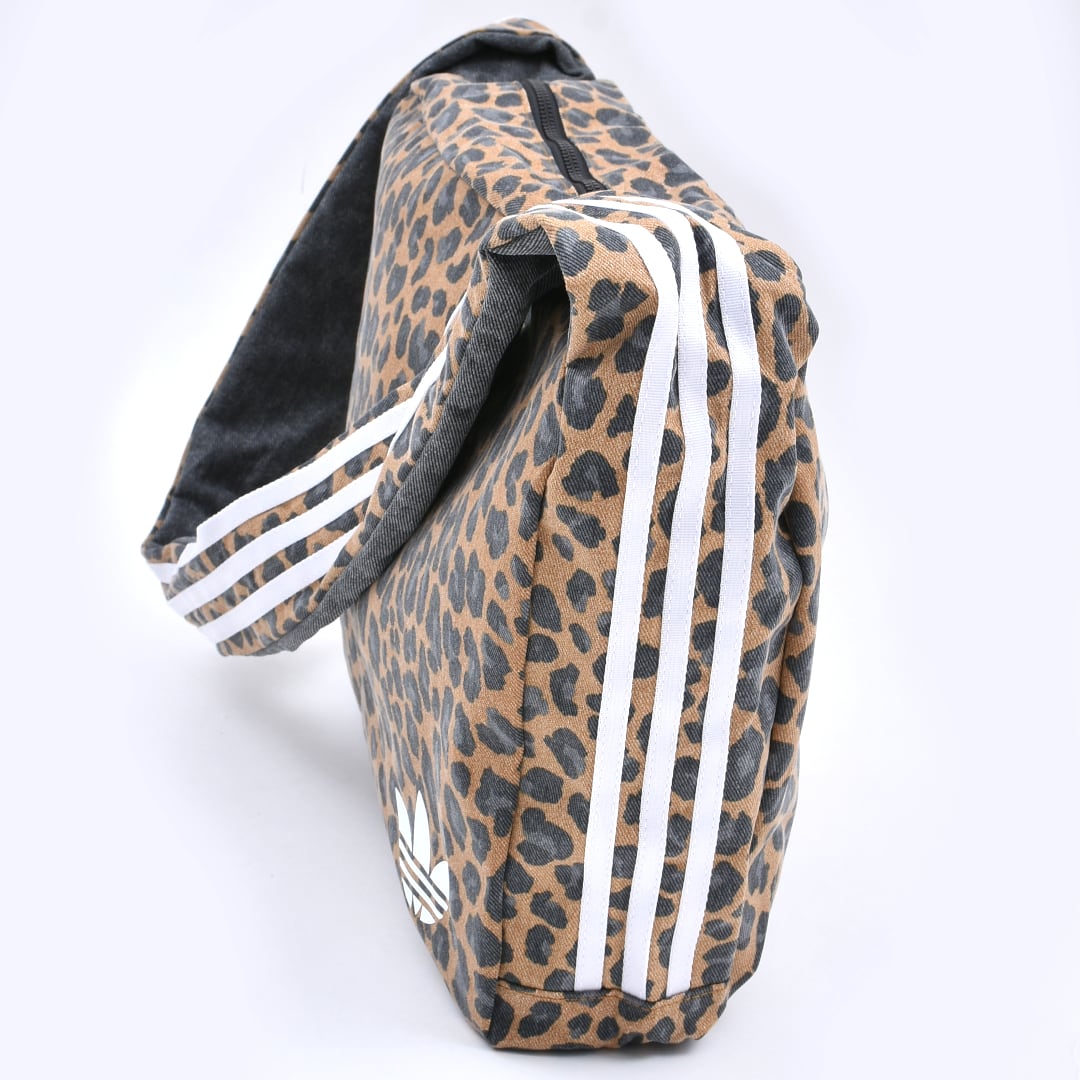 adidas】レオパード柄ショルダーバッグ(ラージ) | VOLCAN&APHRODITE
