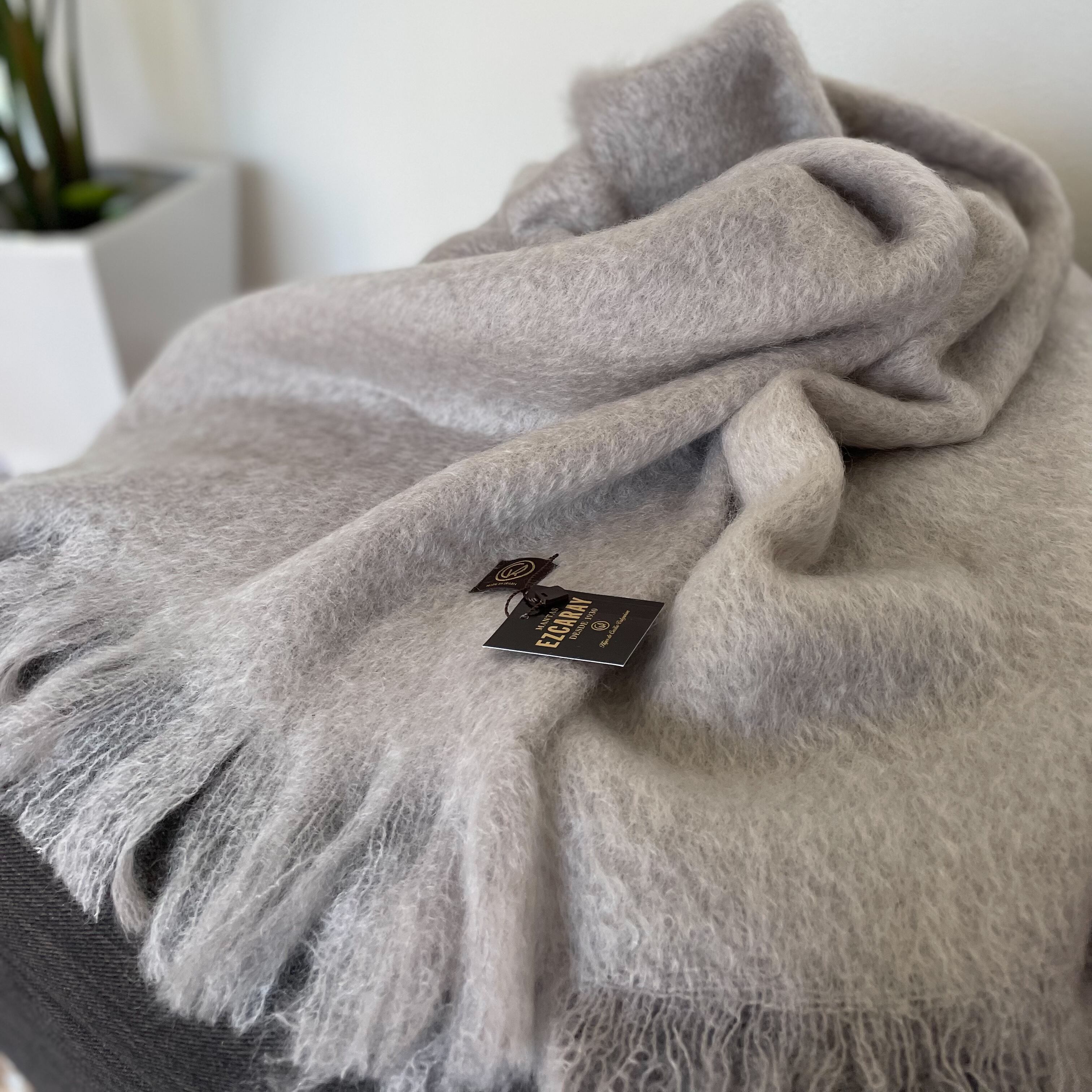 MANTAS EZCARAYモヘアブランケット】 | À L'ecrin