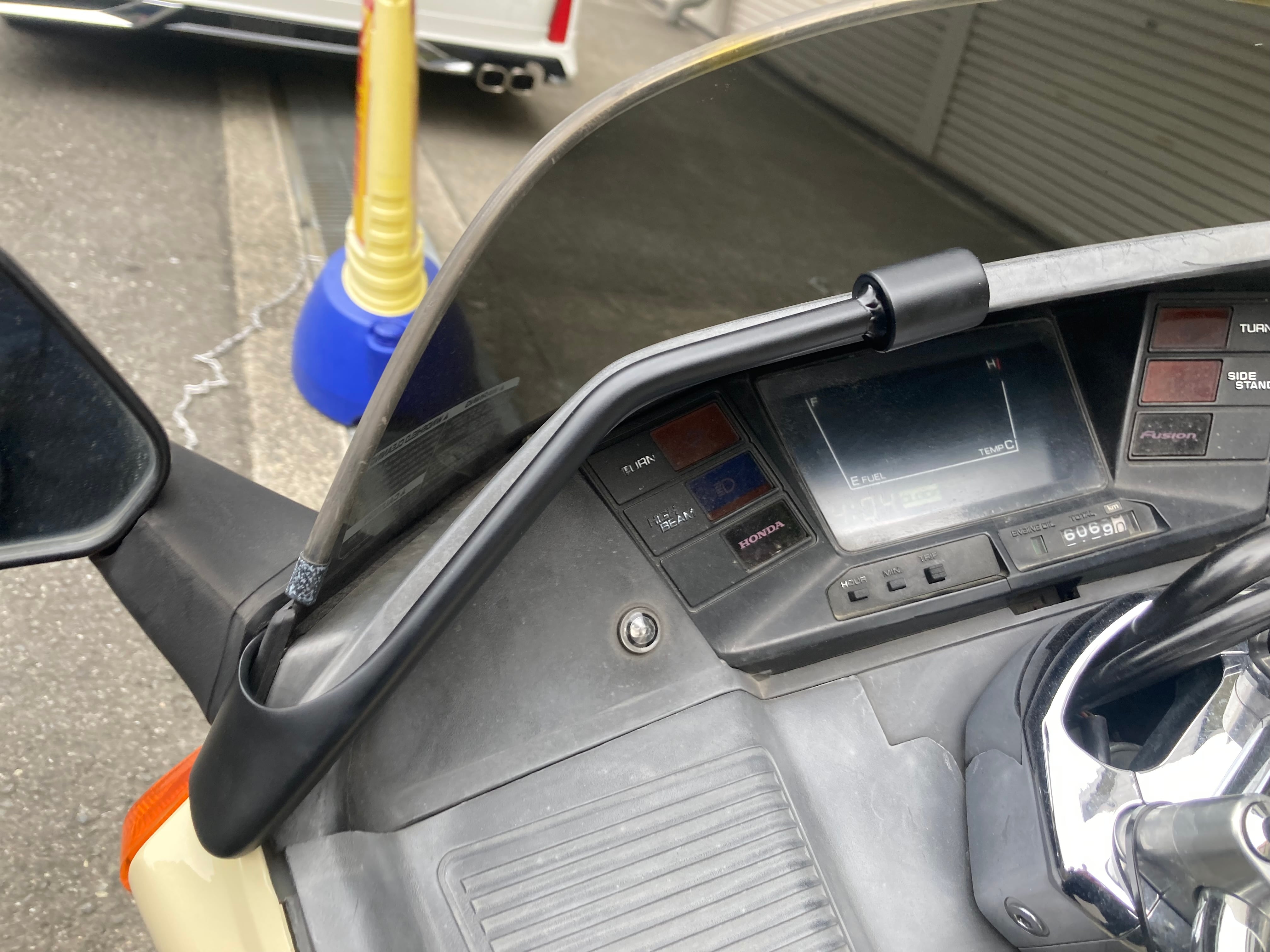 フュージョン用 スマートフォンホルダーステー METAL HALF HELMETS