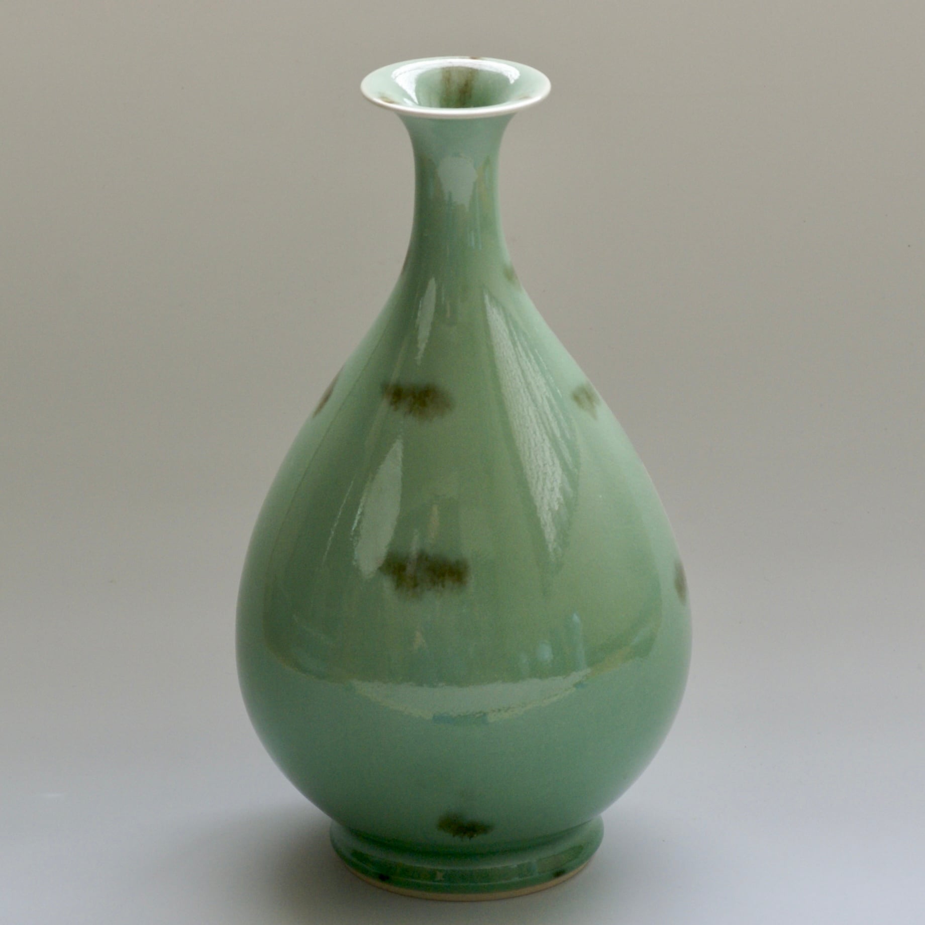 青磁鉄斑文花瓶【梶原茂正作】 | 茂正工房(梶原茂正・梶原大敬)