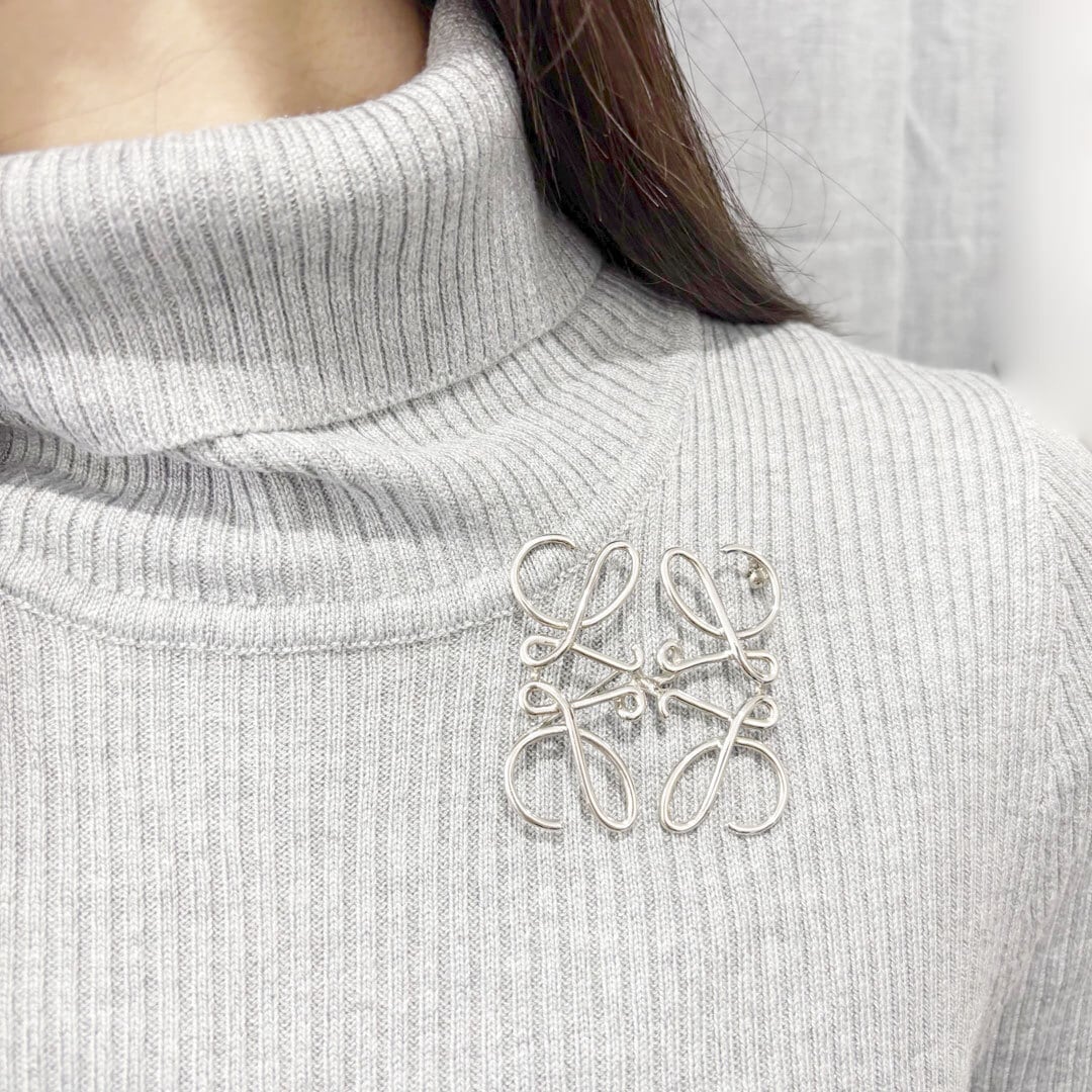 LOEWE ロエベ アナグラムブローチ メタル パラジウム(シルバー