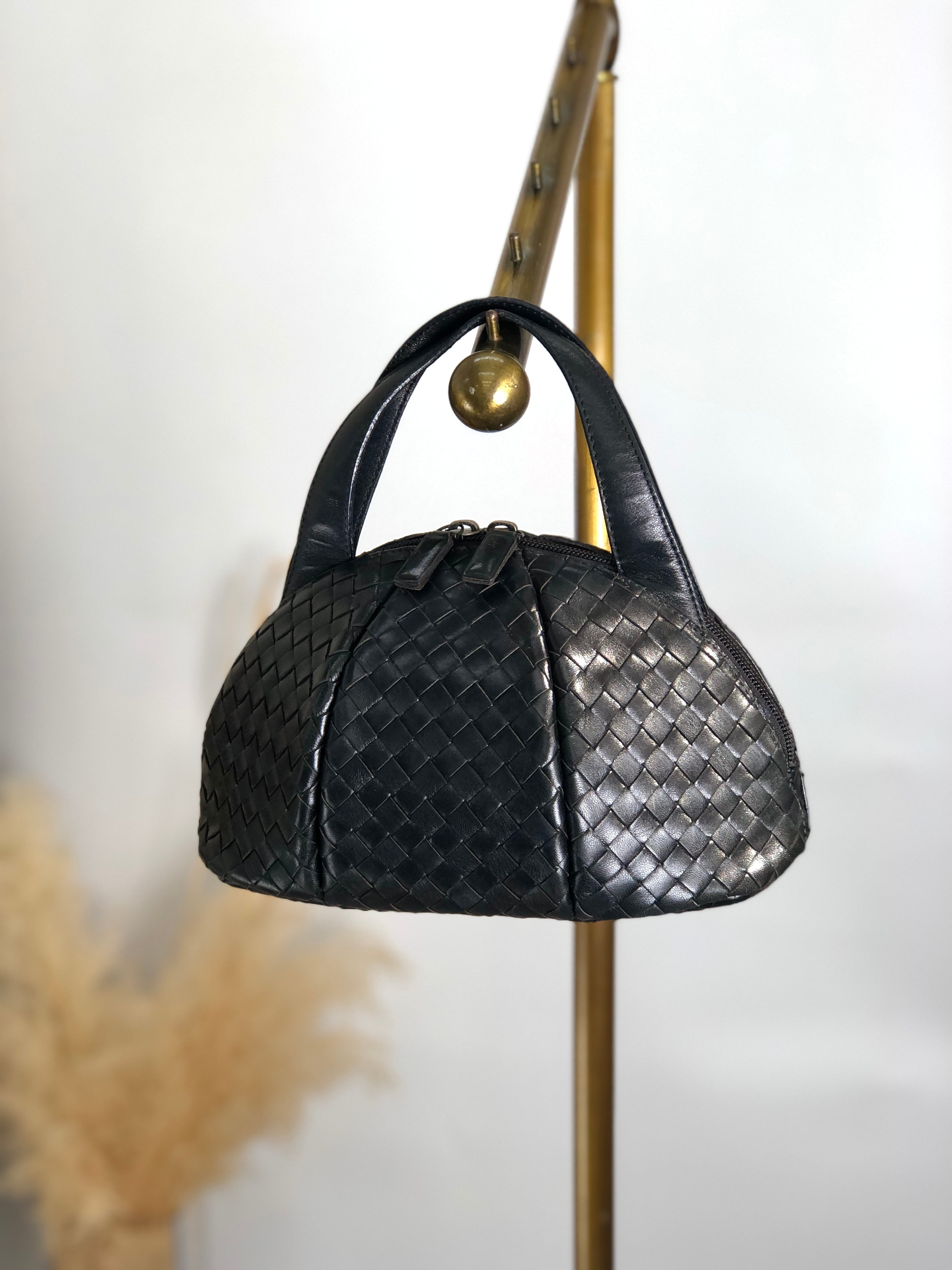 Bottega Veneta ボッテガ・ヴェネタ ハンドバッグ ブラック レザー