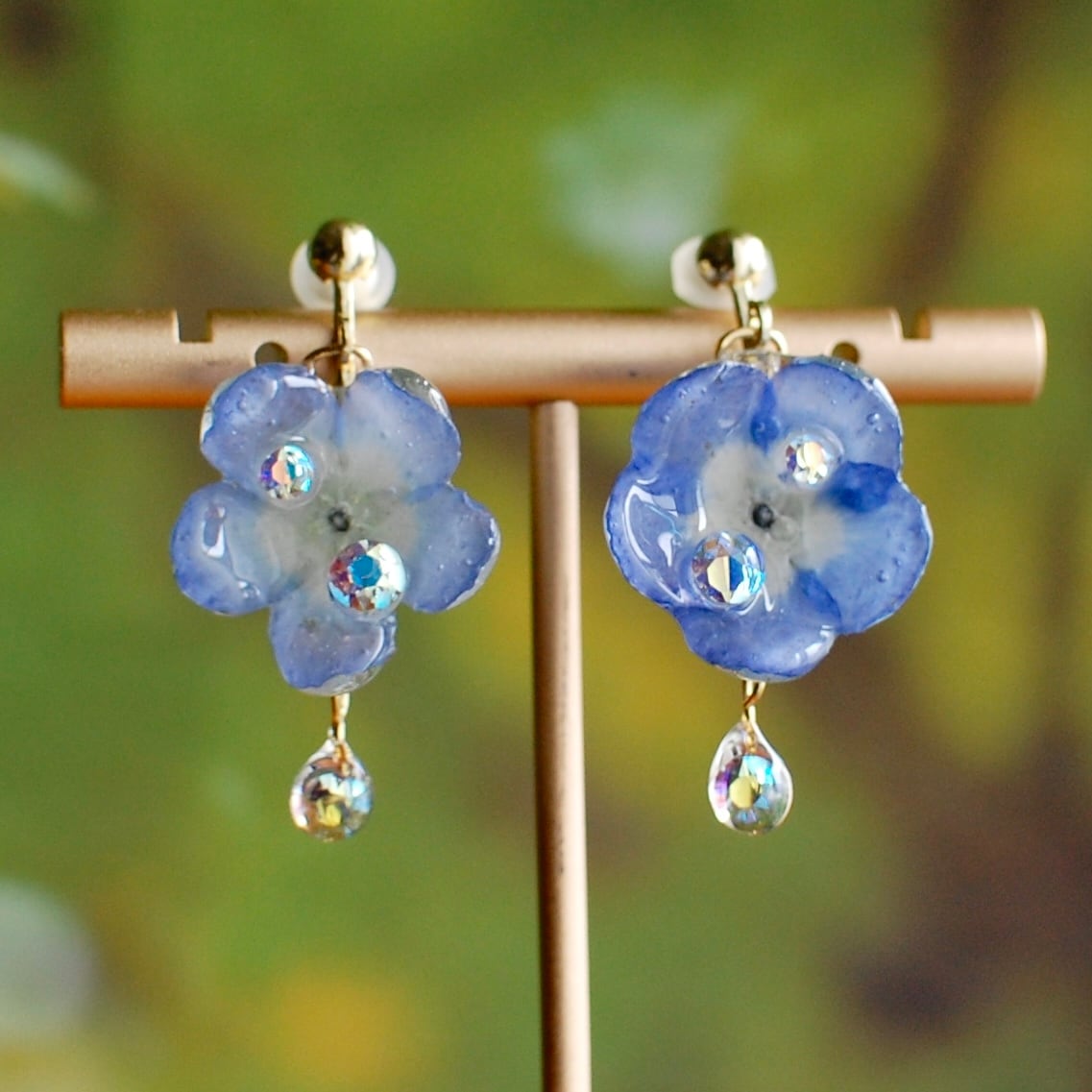 七色の雫煌めく✴︎水玉ネモフィラ〜ピアス・イヤリング | HaruE