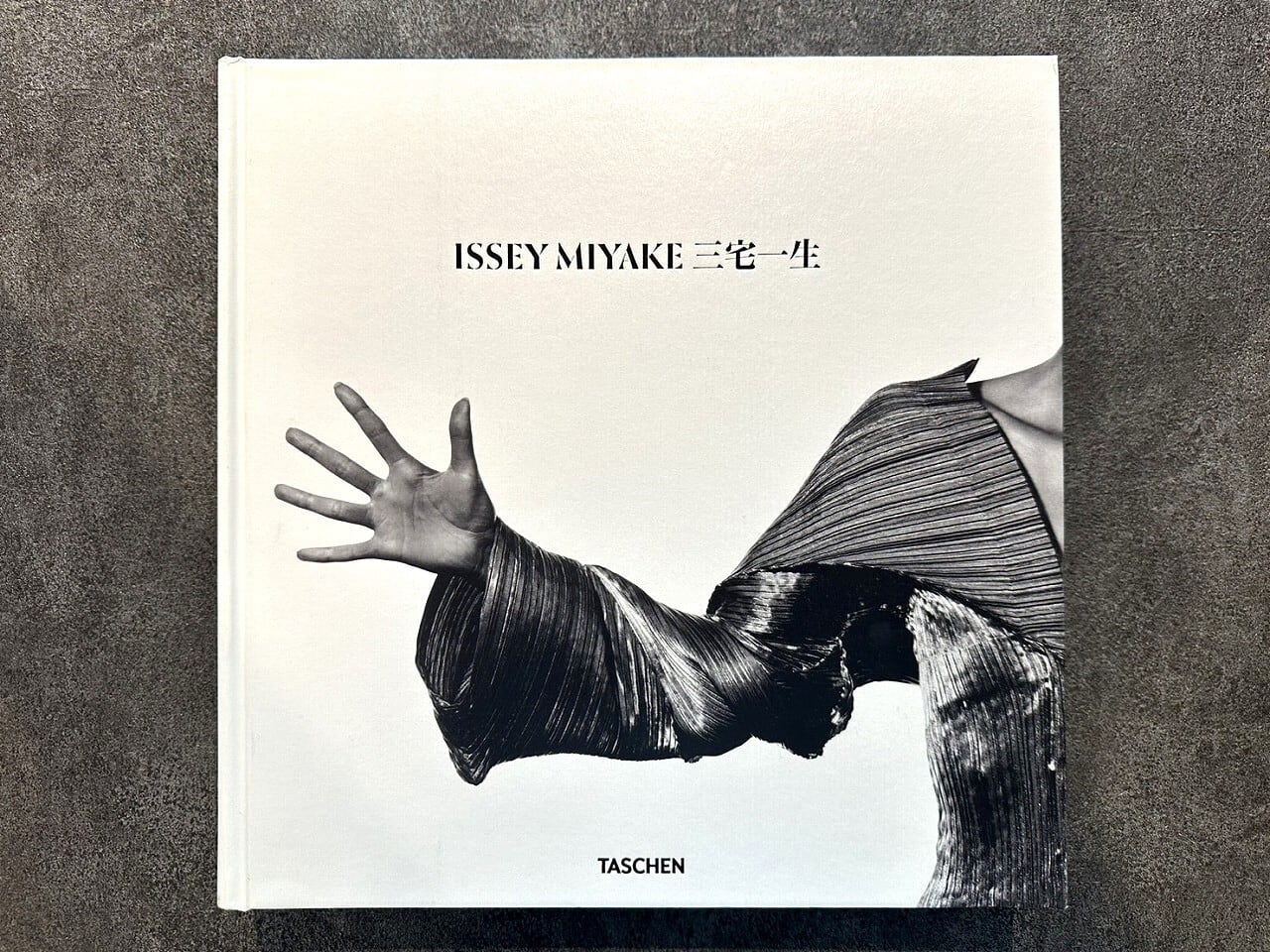 VF407】Issey Miyake 三宅一生 | KITAZAWA BOOKSTORE