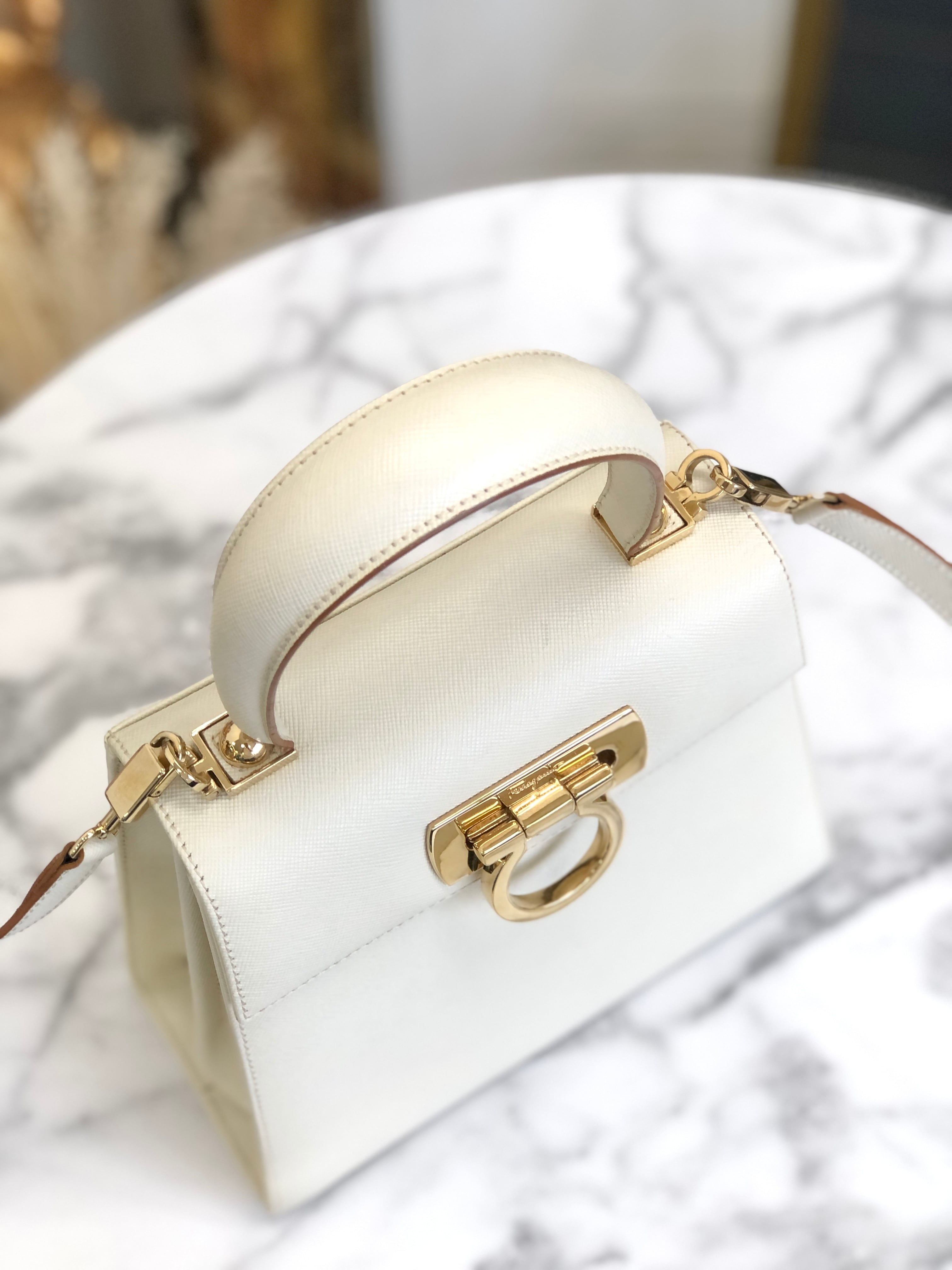 Salvatore Ferragamo サルヴァトーレ フェラガモ ガンチーニ レザー